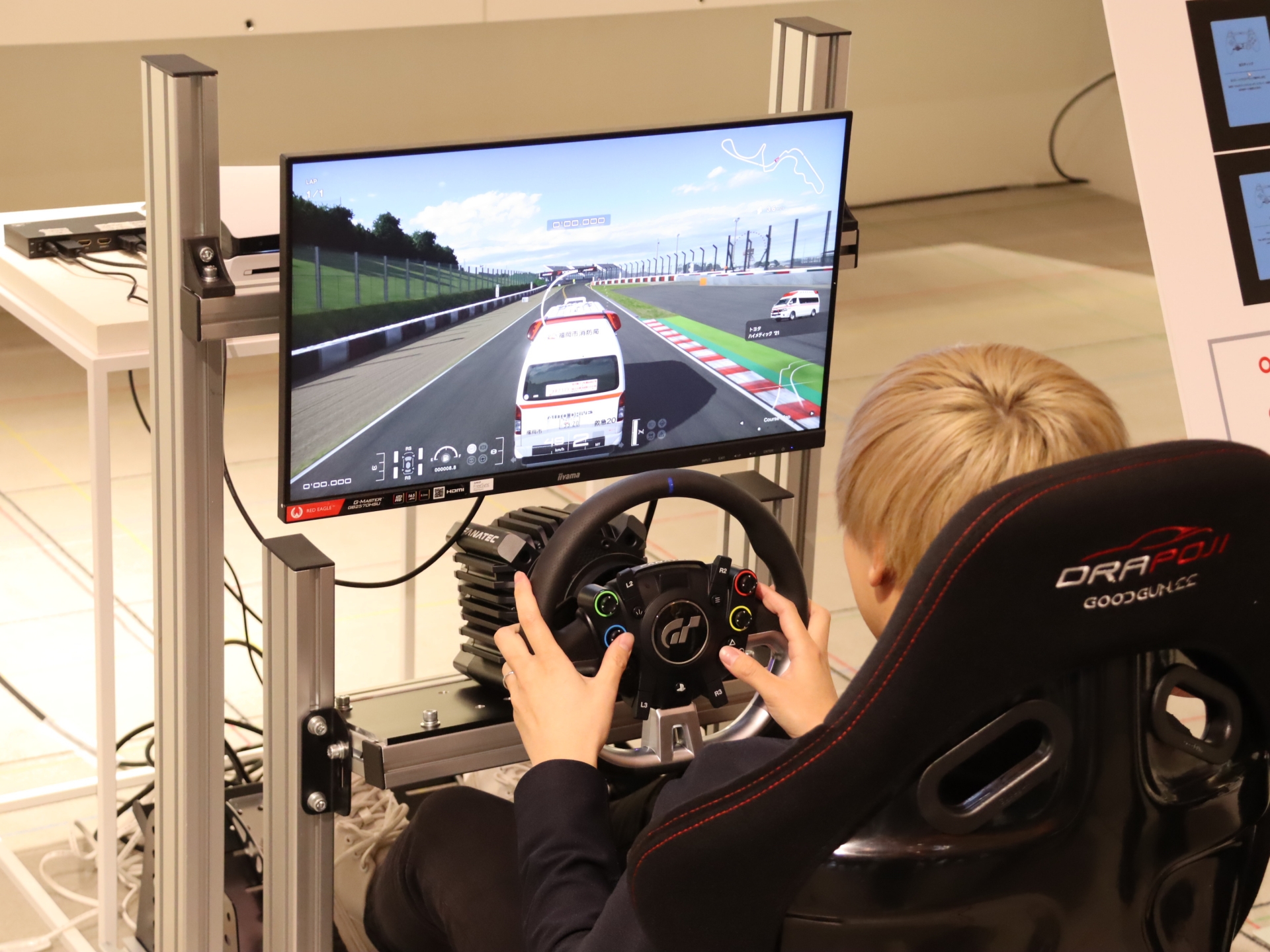 救急車で走るというハンデで挑む冨林氏。ギリギリ谷本氏に勝利していた