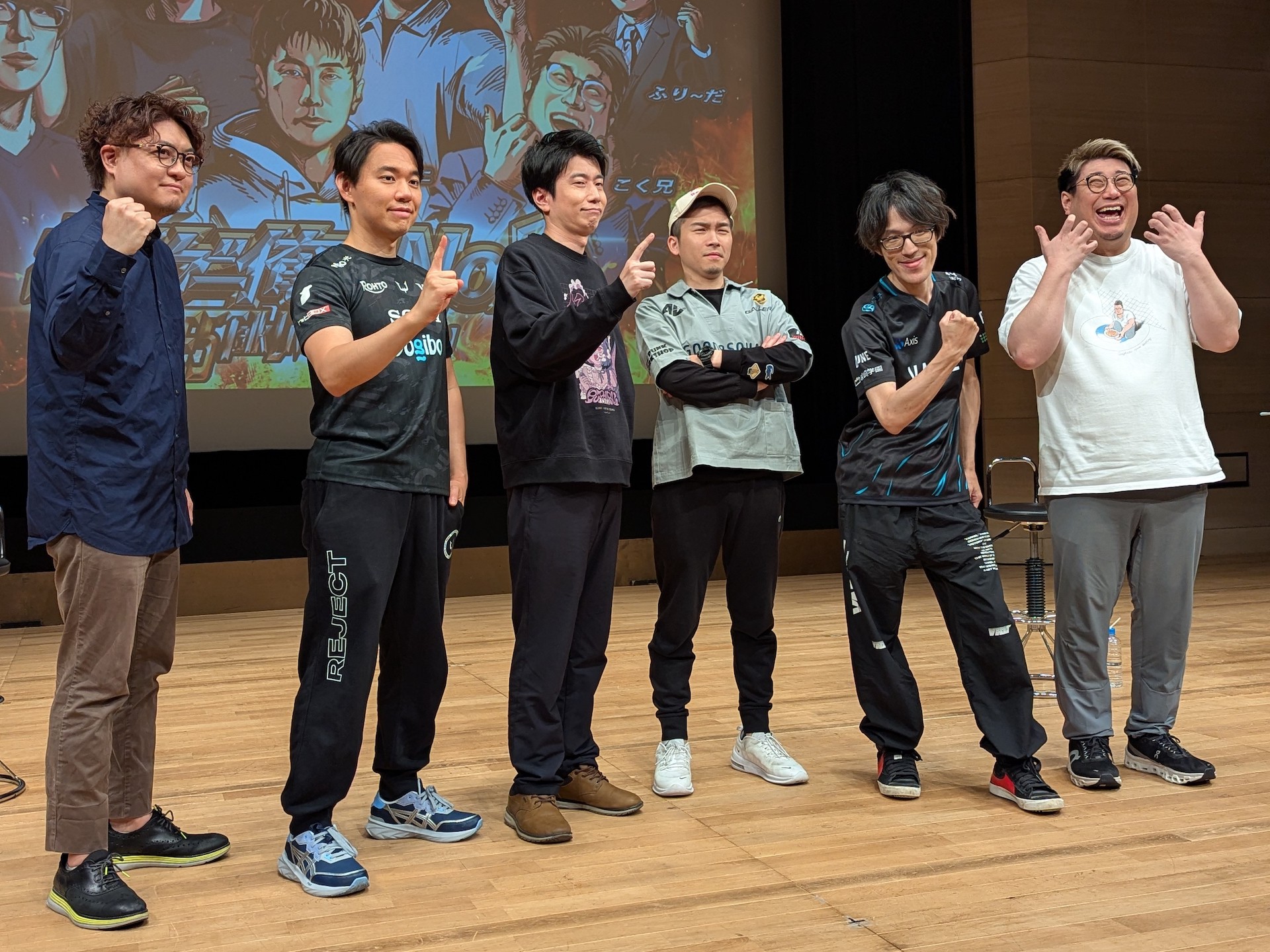 本日の登壇者、MCのふり～だ氏、ときど選手、ハイタニ氏、ガチくん選手、マゴ選手、こく兄氏