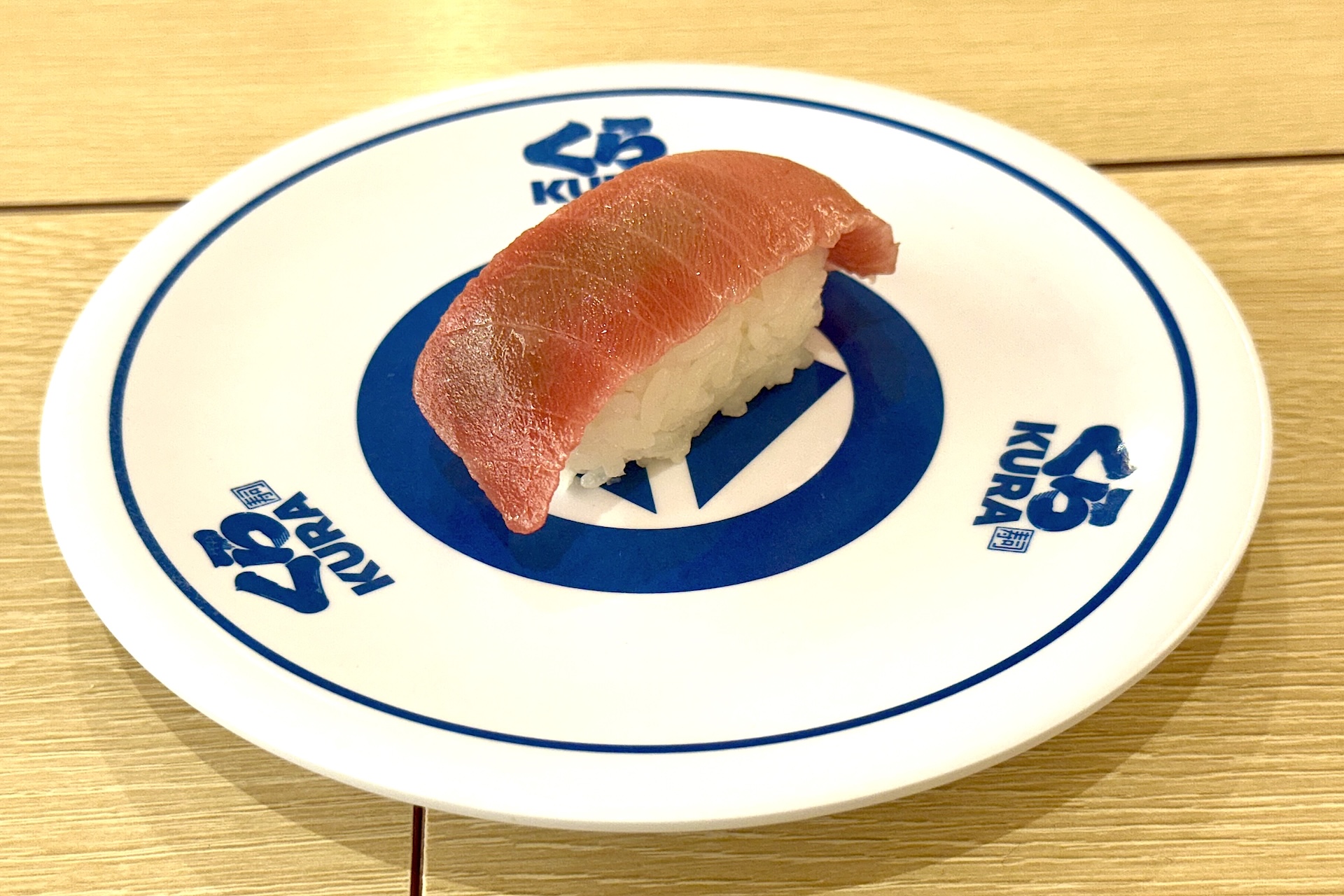 国産天然 本まぐろ中とろ（一貫） 280円 販売期間：5月2日〜5月11日