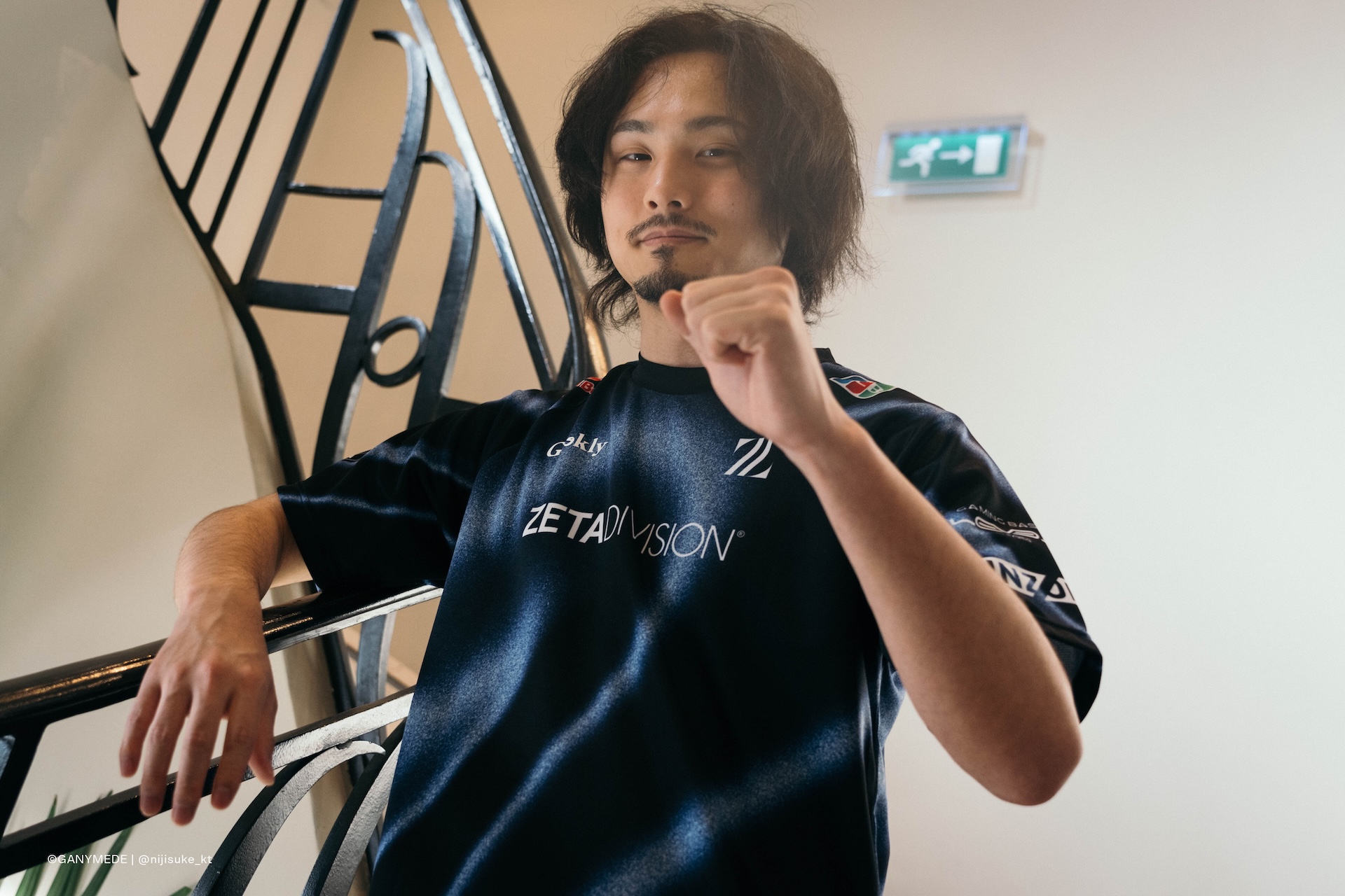 翔選手はカメラに対してのサービスも旺盛で、自分にカメラが向けられているのを知ると、笑顔を見せたり、ポーズを決めるなど、様々なアピールをしてくれる