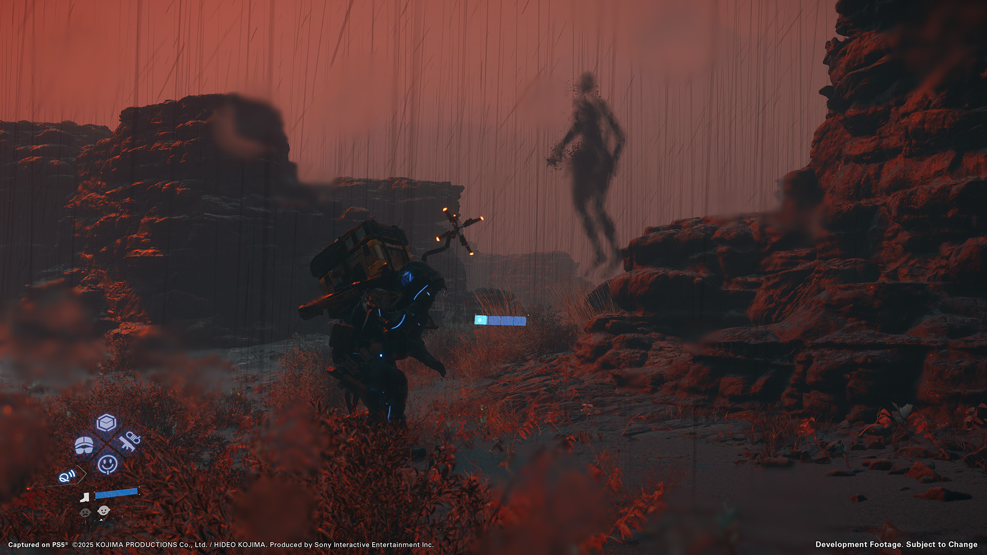 ステルス戦闘は人間だけでなくBTにも有効。バックパックを下ろせば、荷物の影響を受けることなく背の高い草に身を隠せる