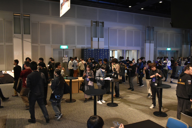 会場には多くの冒険者が集まり、交流やアトラクションを楽しんでいた