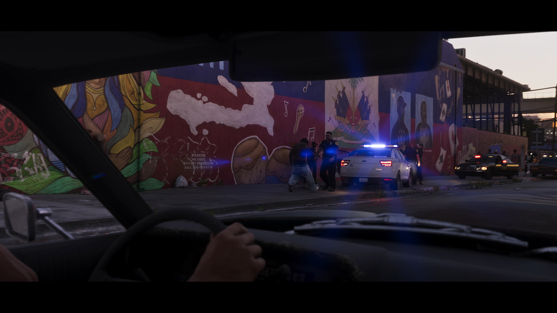 犯罪率の高い地域では落書きが