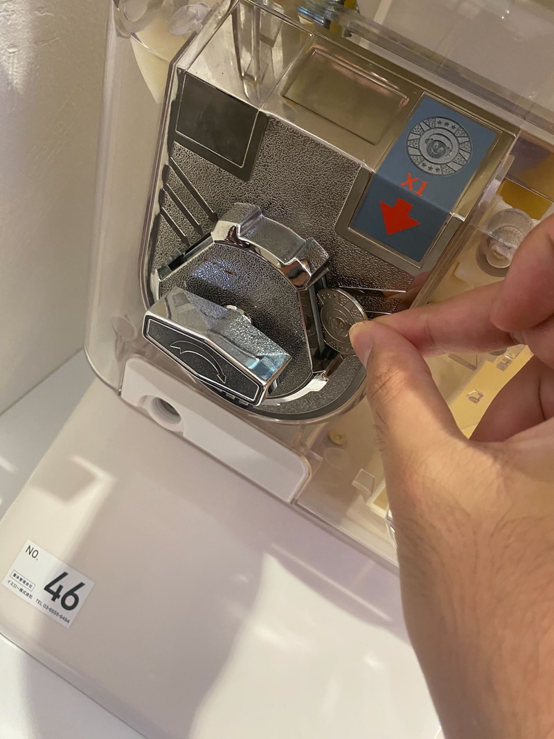 会場内に設置されているガチャを回せる