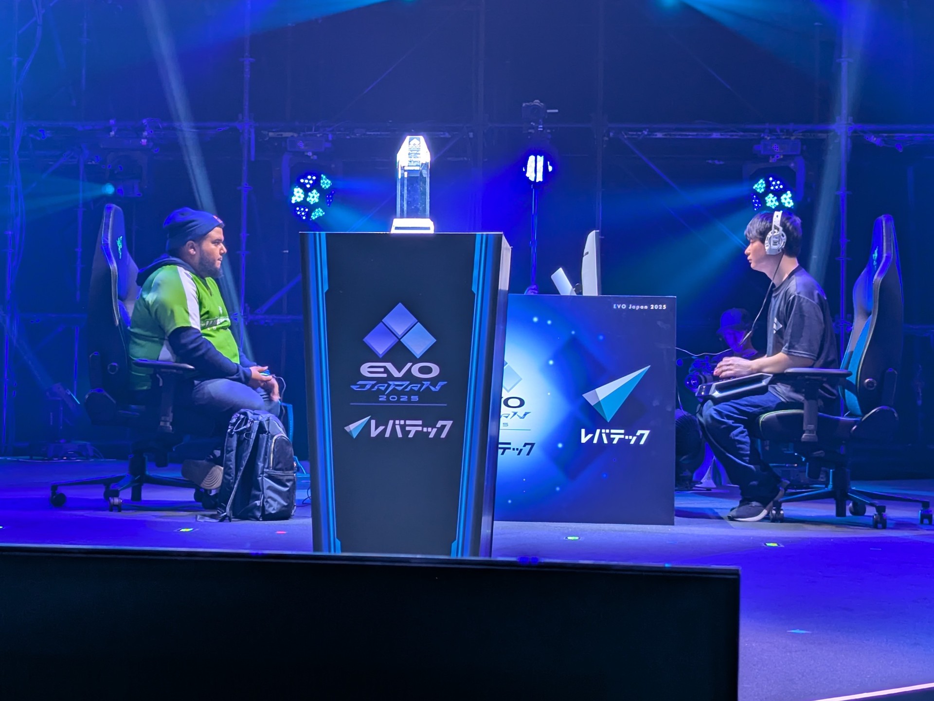 Grand Finalでのりゅうきち選手との試合中の様子。りゅうきち選手はWinners FinalでMenaRD選手に敗れたが、Losers Finalでの勝利を経てGrand Fianlに進出、再度MenaRD選手に挑戦したが、惜しくも敗れて2位となった