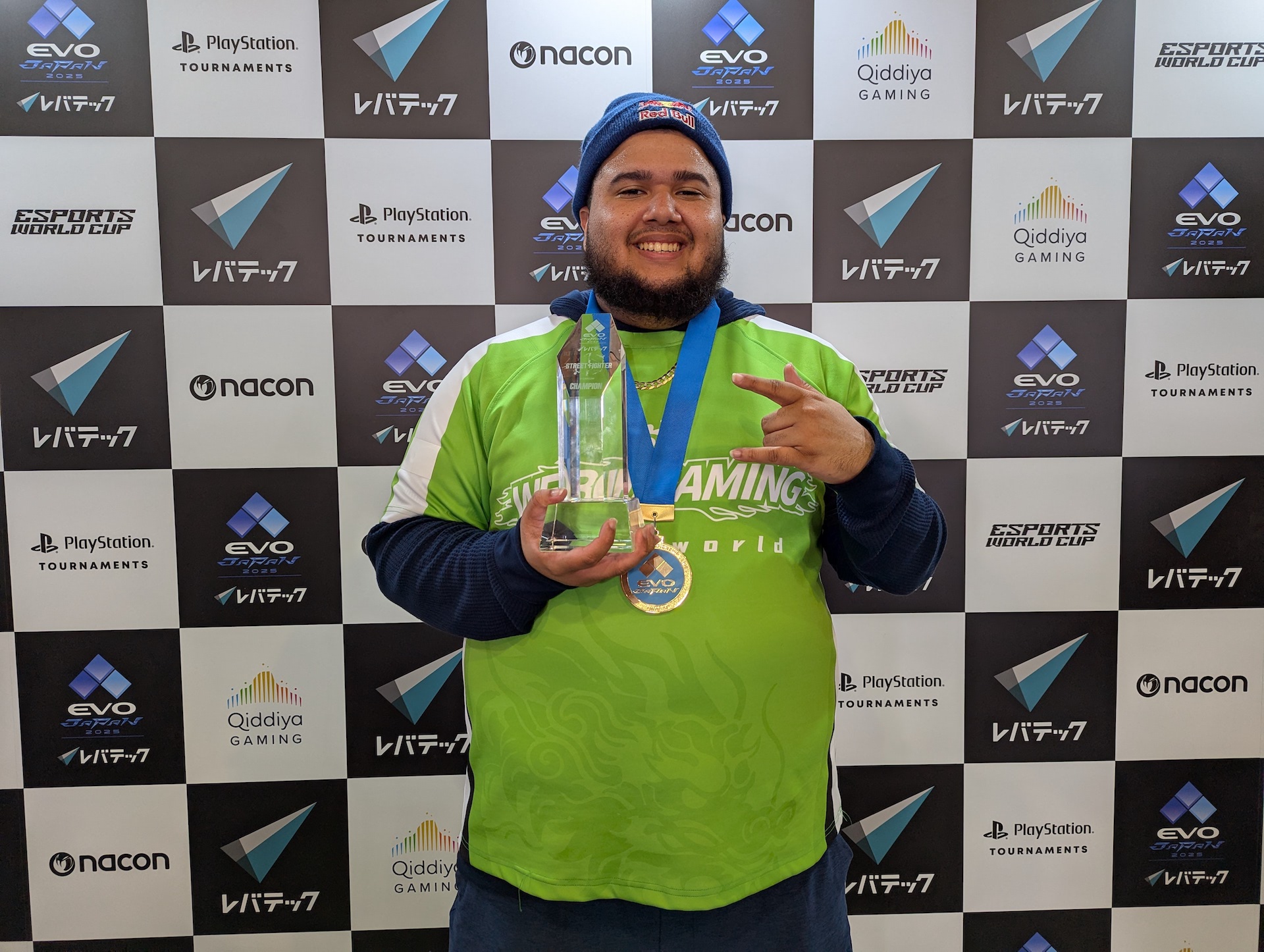 表彰式終了後は、フォトセッションと囲み取材が行なわれた