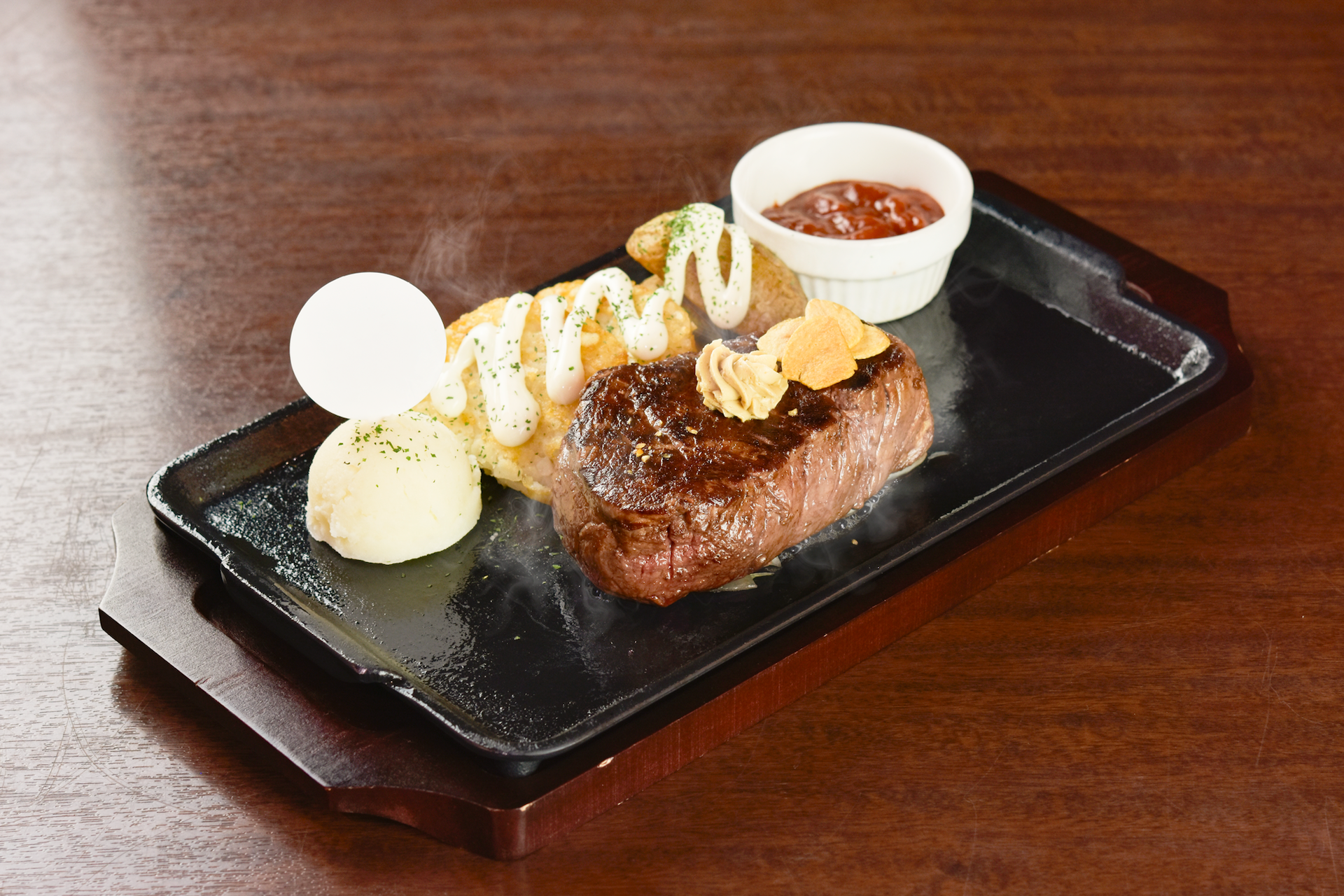 CR特選ヒレステーキ 150g 2,650円、200g 3,420円、250g 4,190円、300g 4,960円