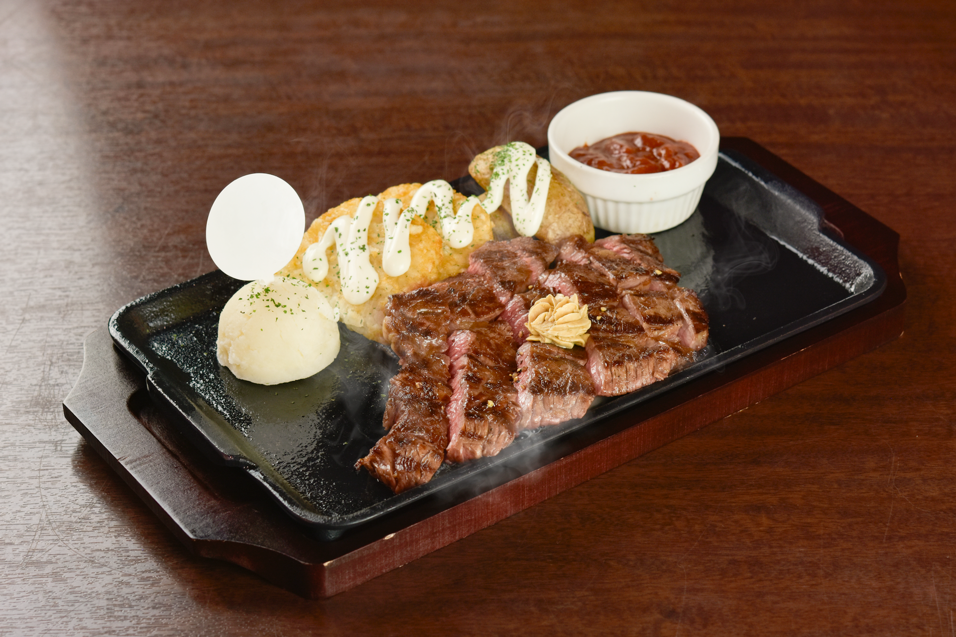 CR赤身肩ロースステーキ 150g 1,510円、200g 1,850円、300g 2,360円、400g 3,040円