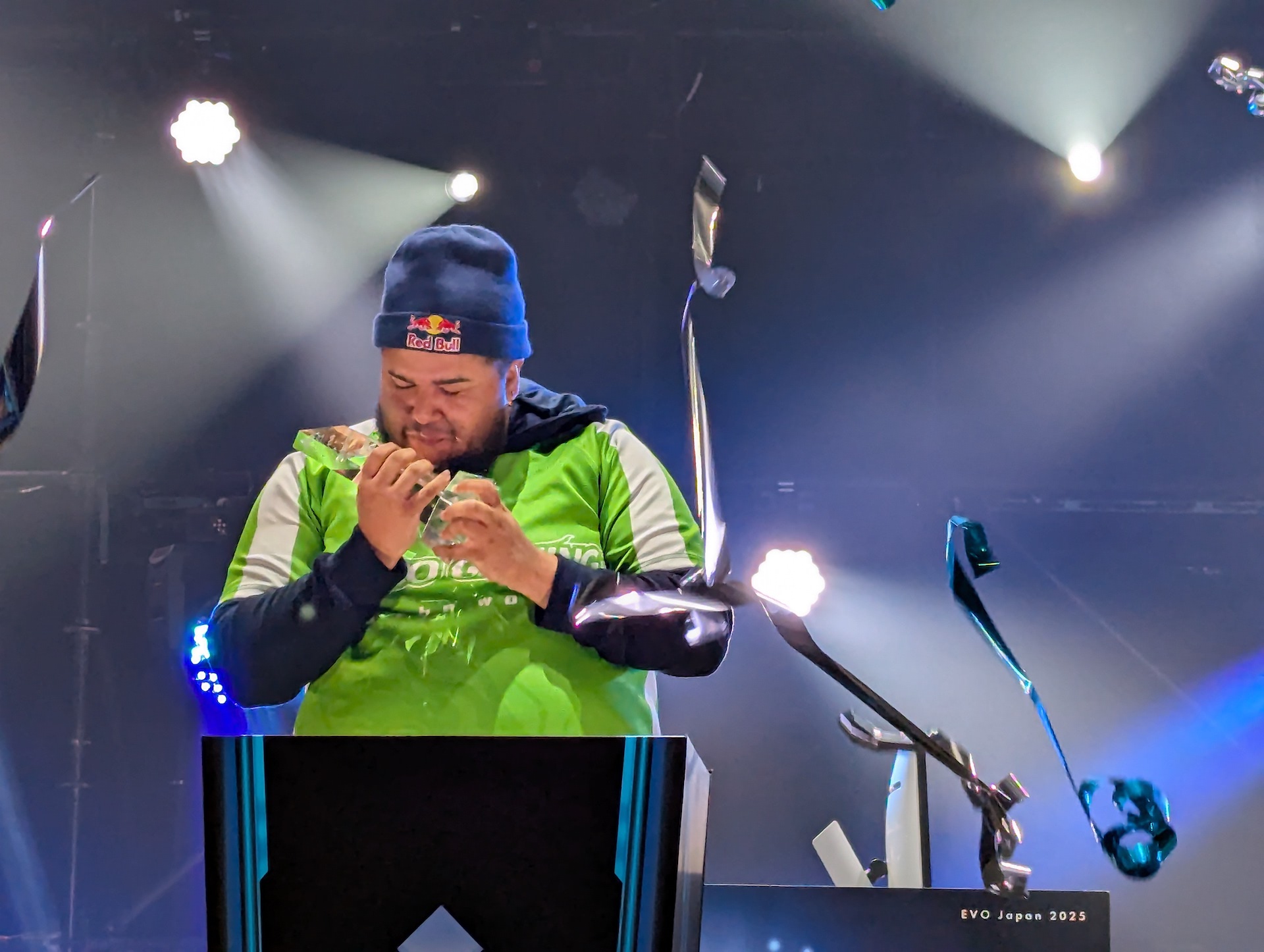 まだ授与前の物なので、この後1度返すようにスタッフに指示されていたのが面白かった