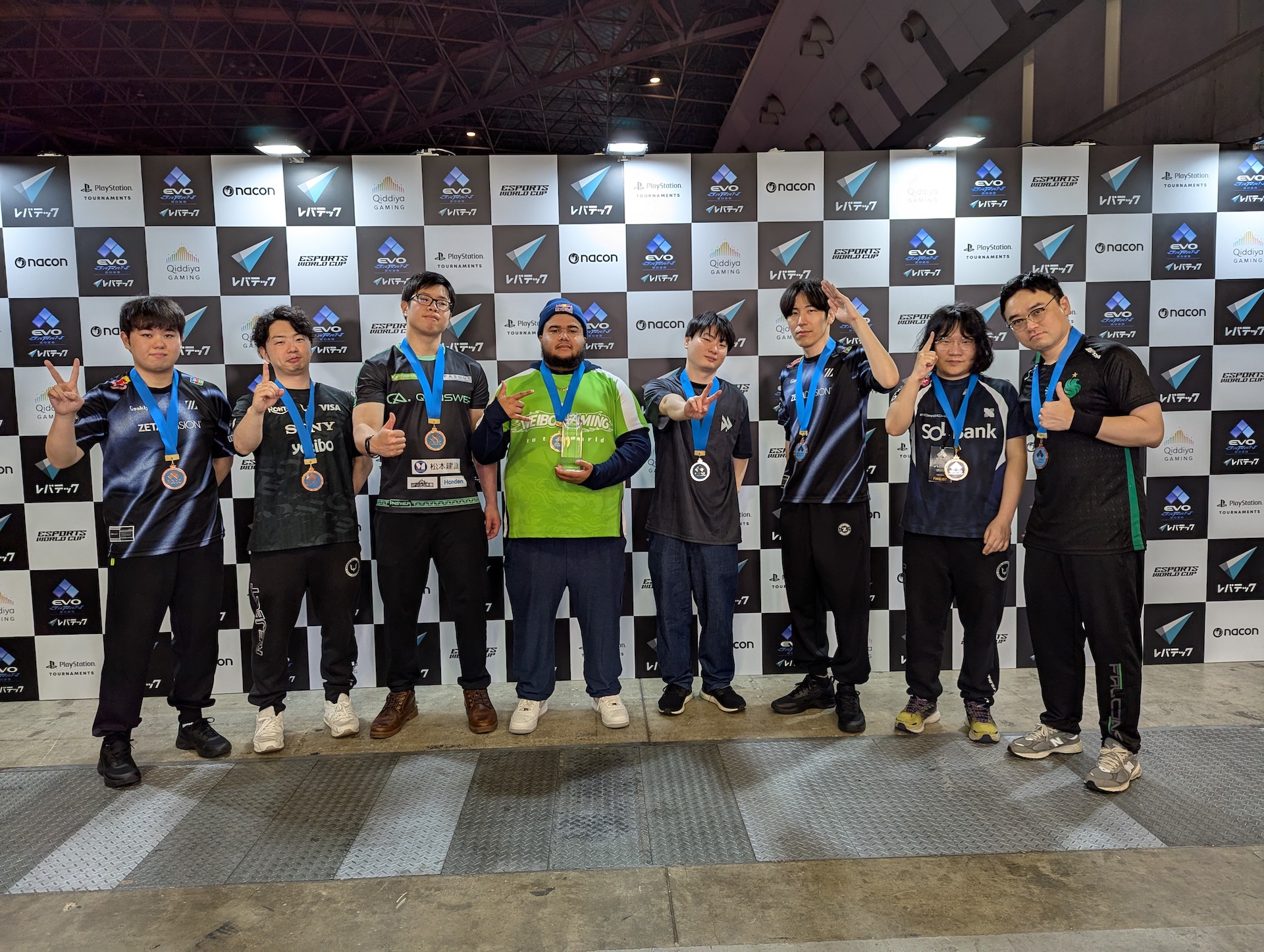 表彰式後のメディア向けフォトセッションの様子