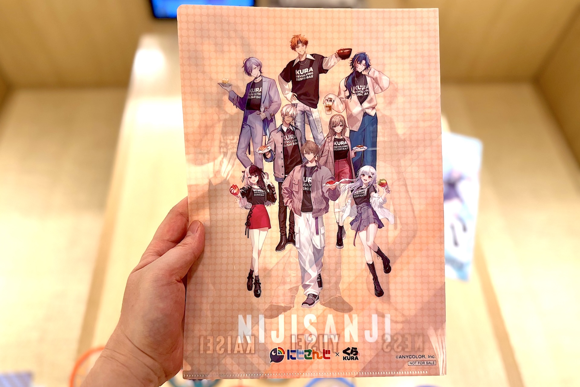 裏面は背景が色違いだが共通イラスト