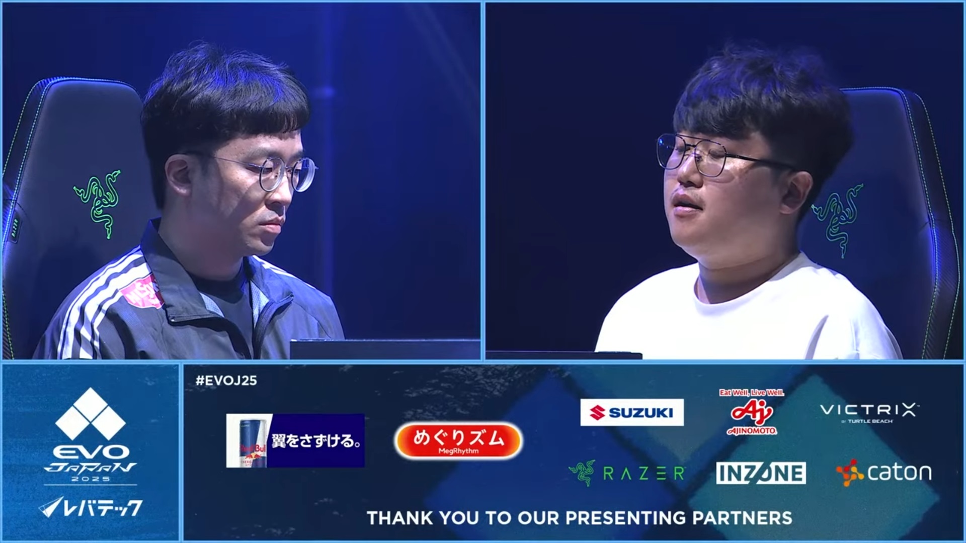 ウィナーズサイドのGF進出を争うKnee選手（左）とMangja選手（右）の両名。この試合から3試合先取のルールとなる