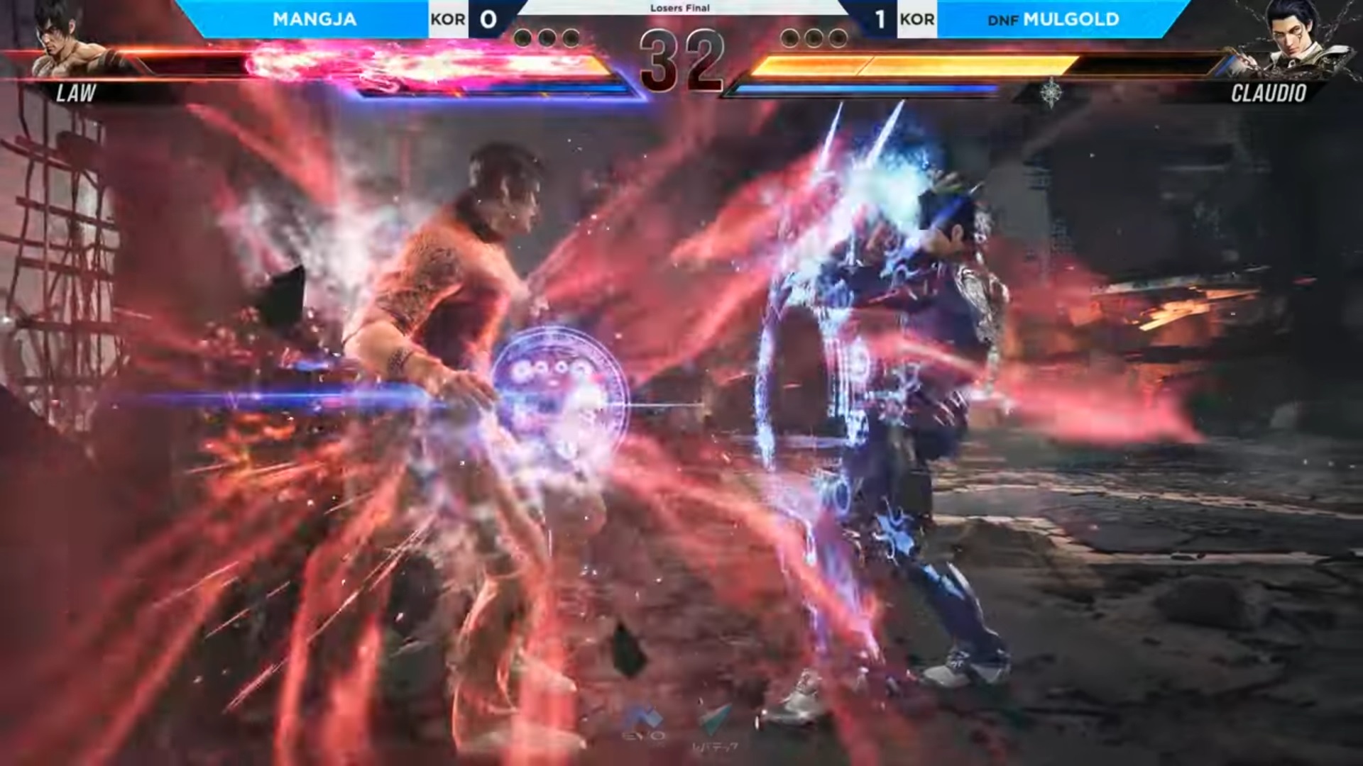 EVO Japan 2024では、壁の活用が光っていたのが覇者・CHIKURIN選手のリリだった。壁に追い詰め、相手が回避しにくいセットプレイへ連携して一気に体力を奪う。この択一攻撃の命中率の高さを昨年筆者は「魔法」と例えたが、今年の魔法使いはMulgold選手だった