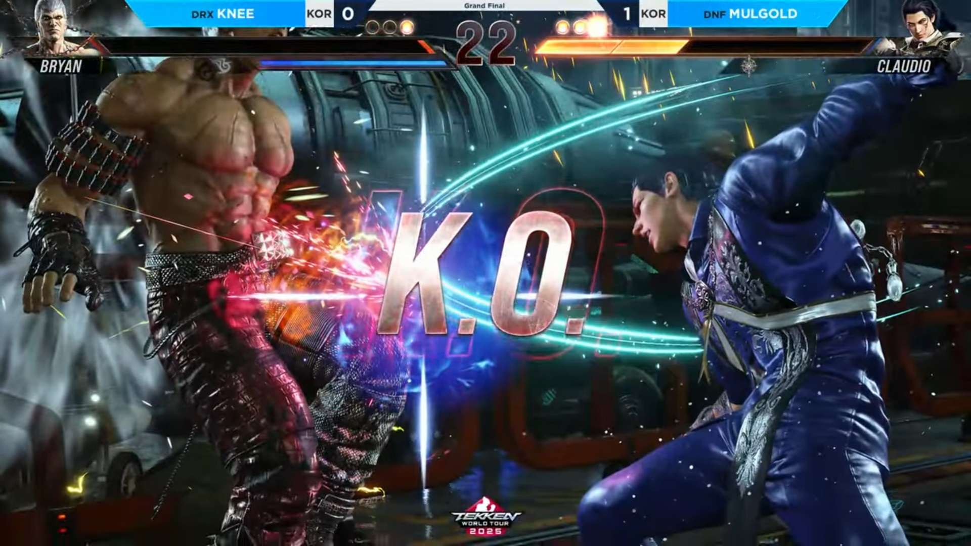 長い間EVOでの戴冠経験から遠ざかっているKnee選手。圧倒的なオフェンス能力で食らいつくMulgold選手にリセットへ王手をかけられ、大ピンチか!? 対策・長期戦に強いというKnee選手がここで珍しくコーチングを要請しているのも不穏な空気が感じられた