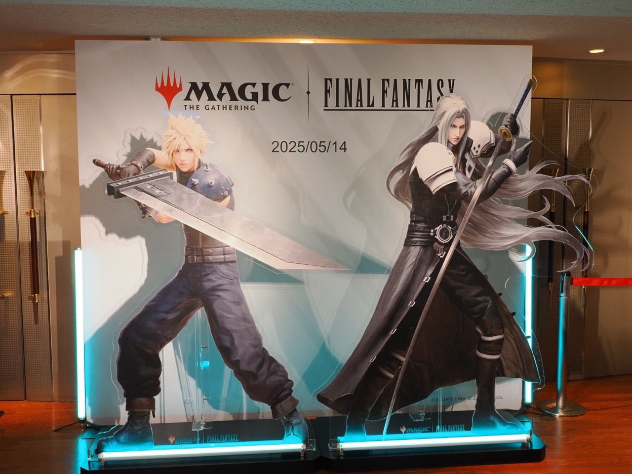 会場の入り口にはクラウドとセフィロスのパネルが設置