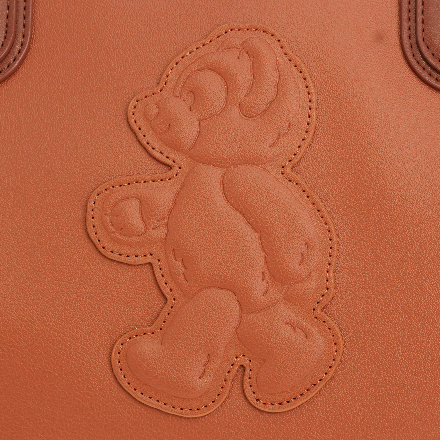 前面にはダッフィーのワンポイント