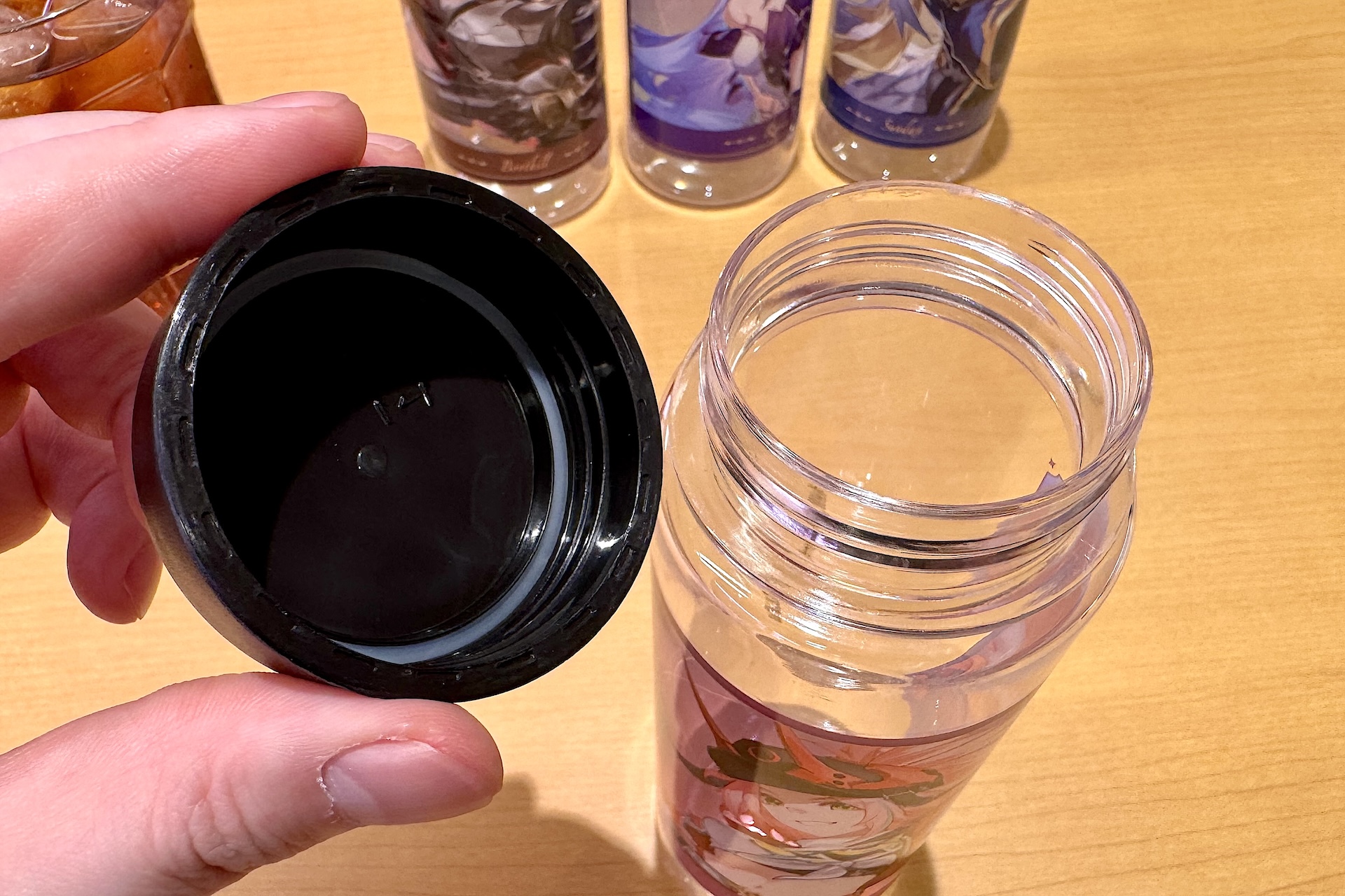 しっかりした蓋付き。持ち運びに便利だ