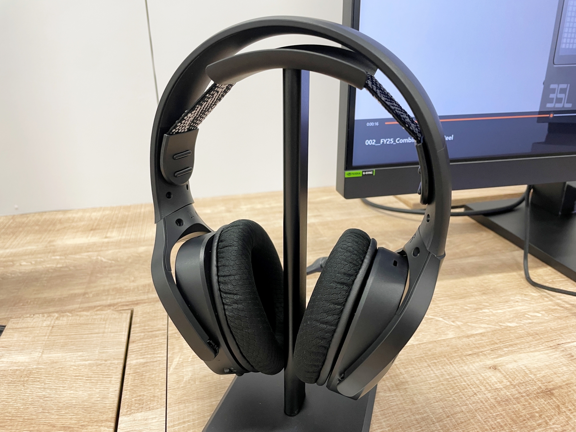 このほか、ゲーミングヘッドセットの新たなカジュアルモデル「Cloud Jet Dual Wireless」も紹介された