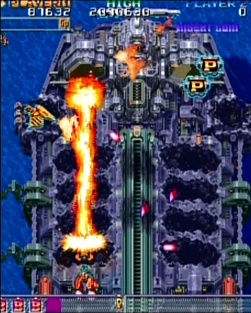 ボタンを押しっ放しにすると発射する強力なレーザーは、全タイプ共通の性能だ