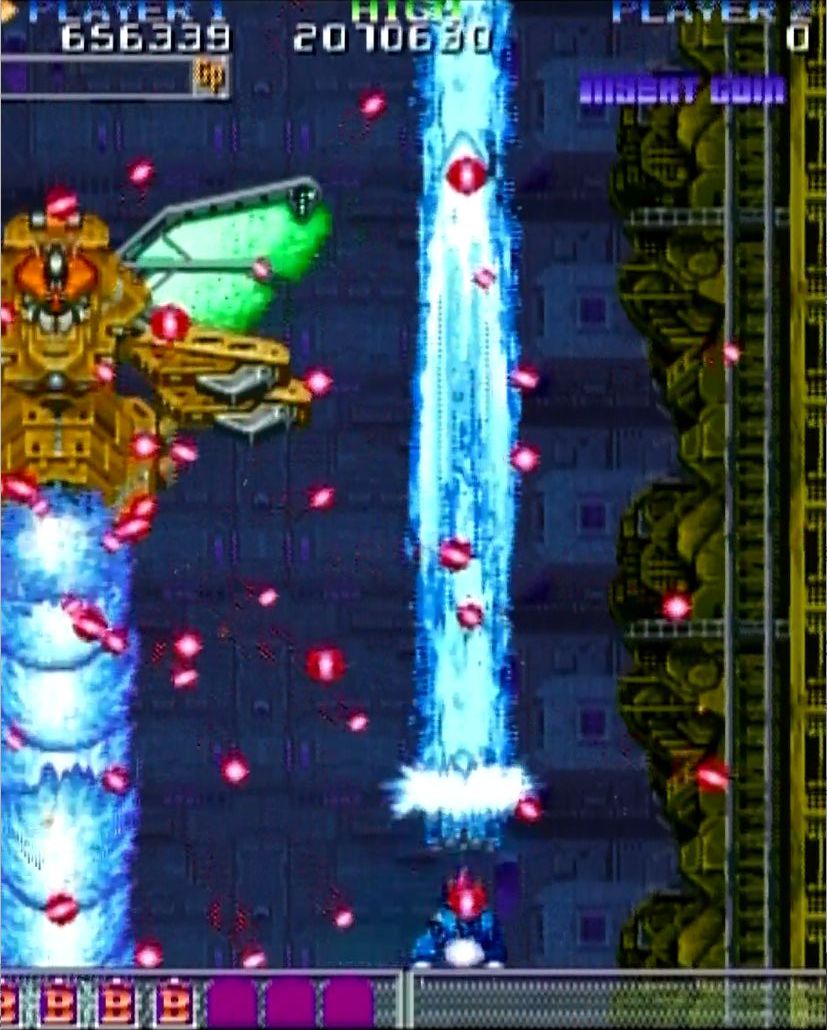 2周目のみ出現する真のラスボスは巨大な蜂。その攻撃は苛烈を極める