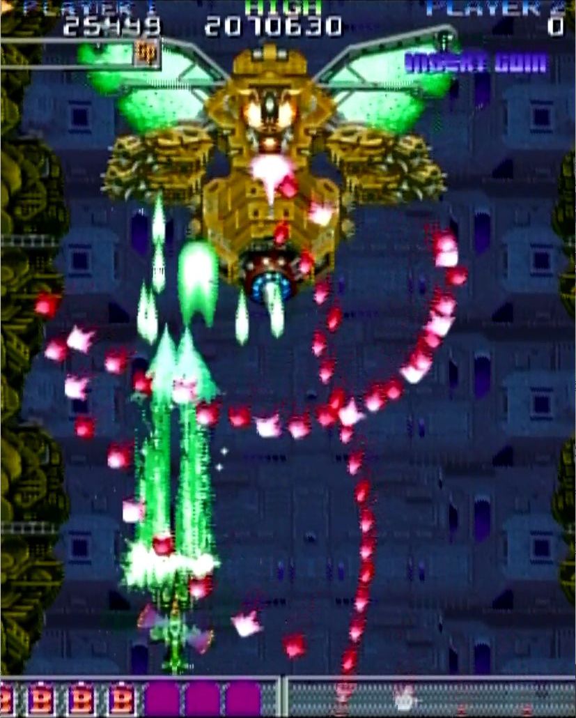 2周目のみ出現する真のラスボスは巨大な蜂。その攻撃は苛烈を極める