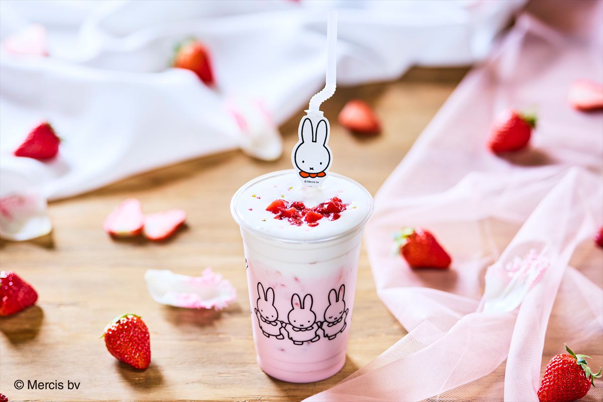 ミッフィーのセレブレーションいちごラテ