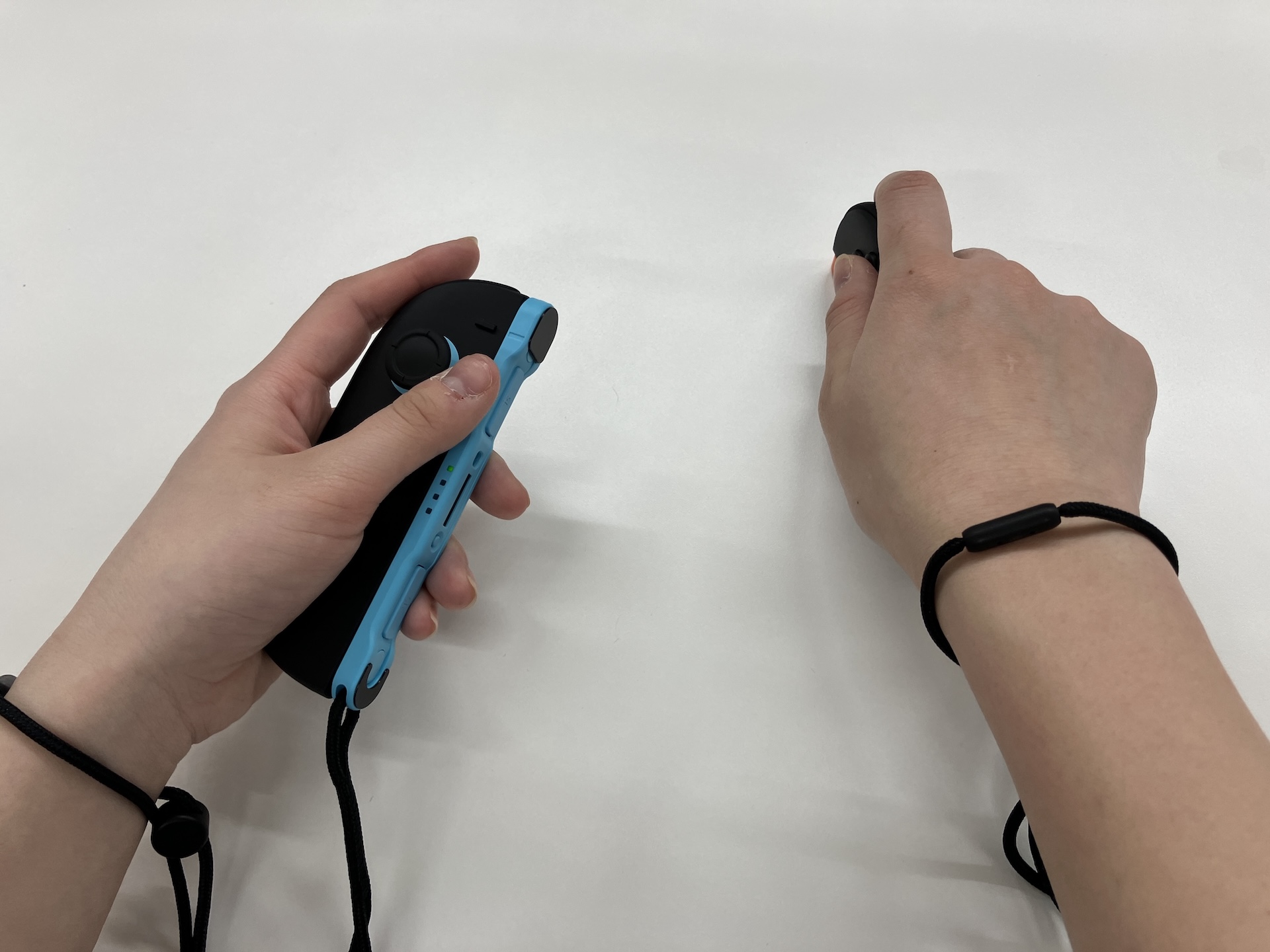 村人への指示やアイテム選択など直感的でスピーディーな操作と相性が良い部分が多い