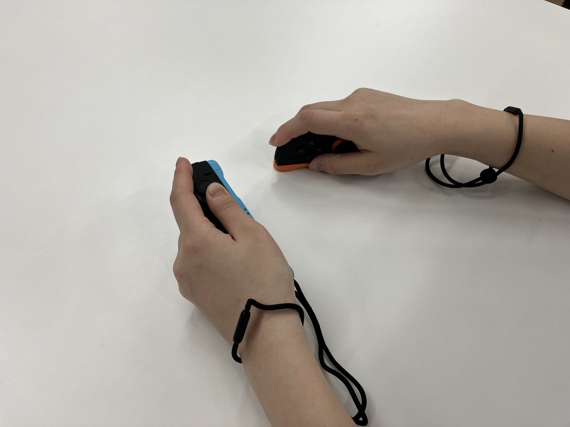 村人への指示やアイテム選択など直感的でスピーディーな操作と相性が良い部分が多い