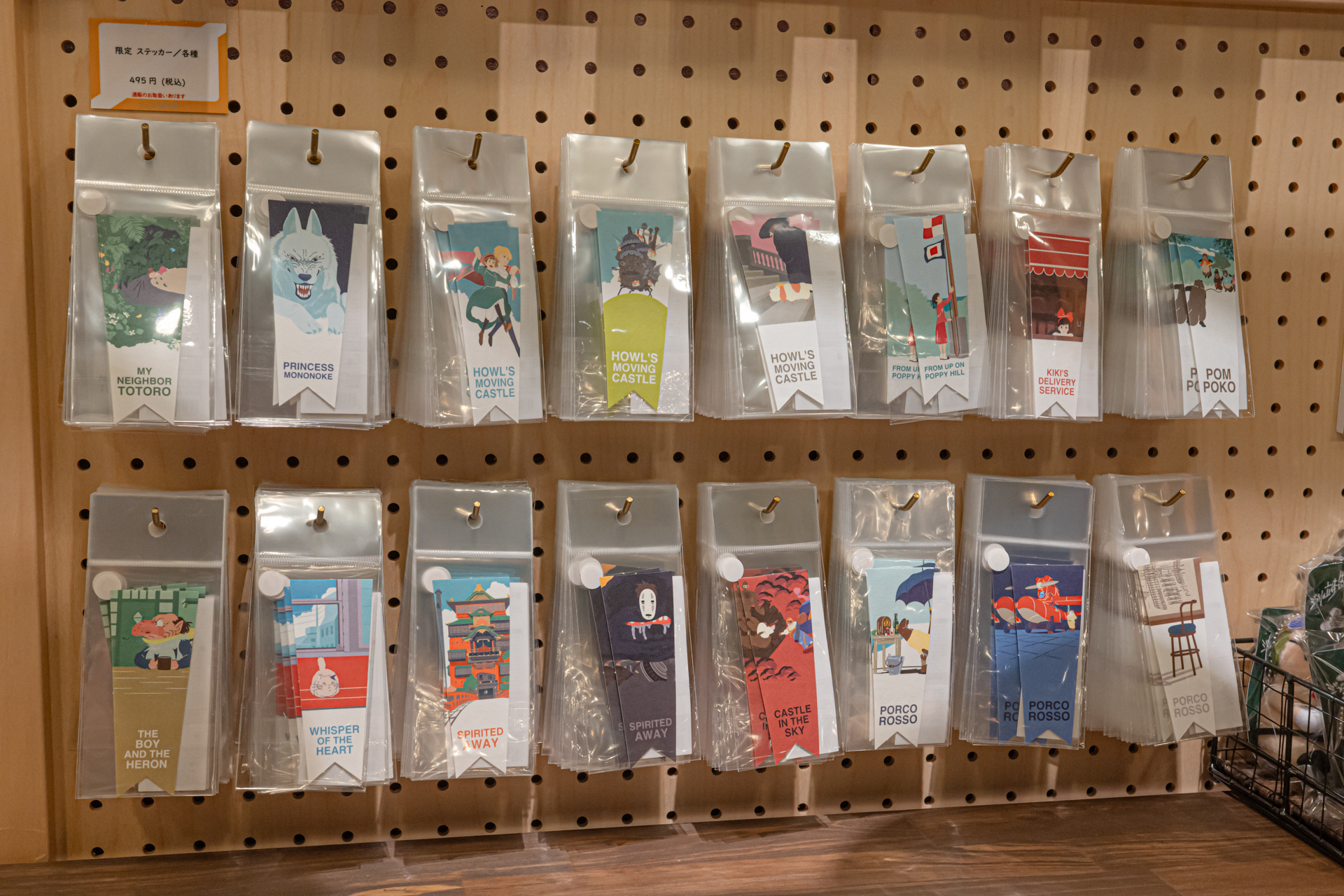 隣接のお土産コーナーも充実している