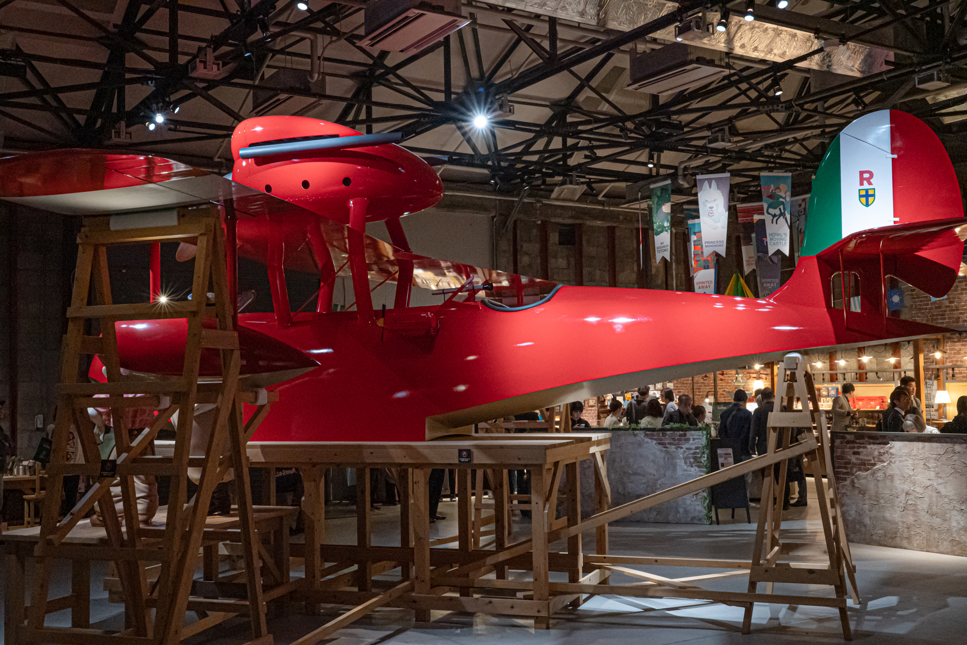 伊原弘氏が中心となって制作したサボイアS-21は、「紅の豚」の舞台となっている1920年代に実在した技術が用いられているとのこと