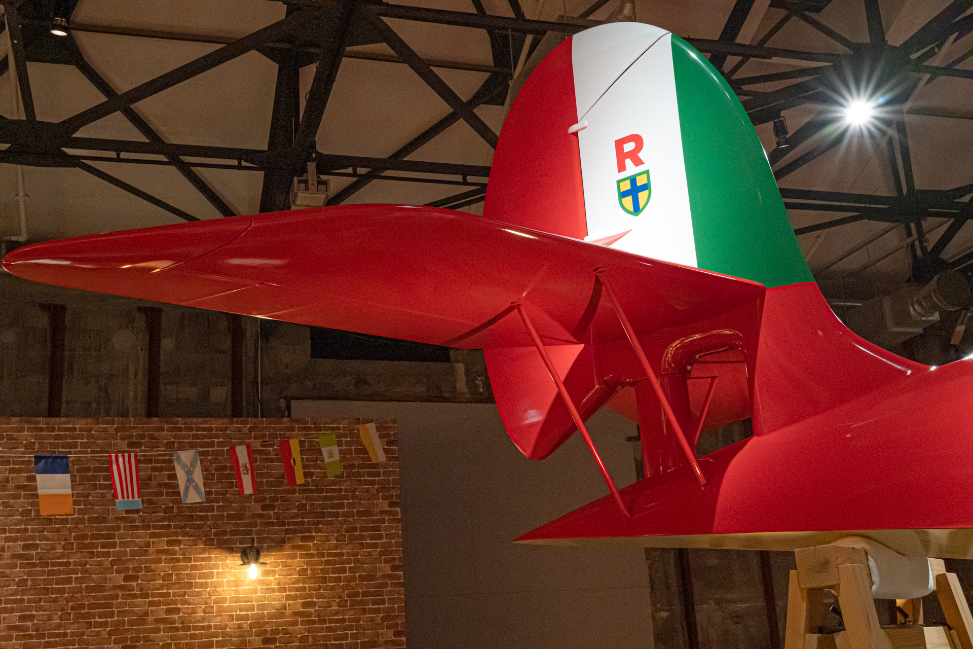 伊原弘氏が中心となって制作したサボイアS-21は、「紅の豚」の舞台となっている1920年代に実在した技術が用いられているとのこと