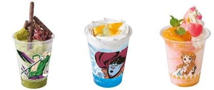 剣士ゾロの抹茶氷 ～小豆＆わらび餅～（左）/ジンベエの渦潮ソーダ ～ライム＆オレンジ～（中）/ナミさんへ捧げるフローズン・スムージー ブランマンジェ添え ～みかん＆ピーチ～（右）