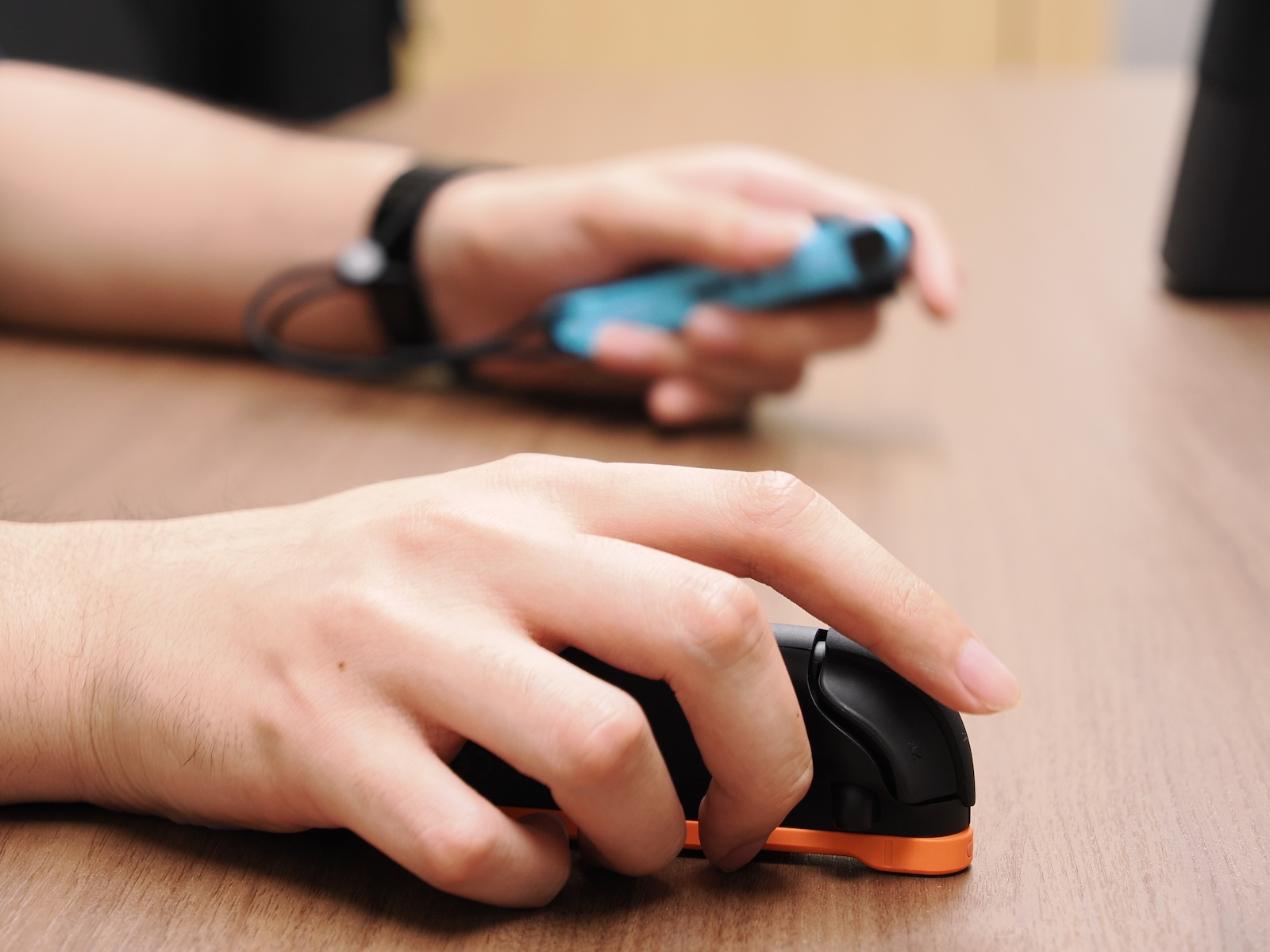 素早く動かしながら、壁に当てないよう確実に止める。かなり正確なマウス操作が求められる