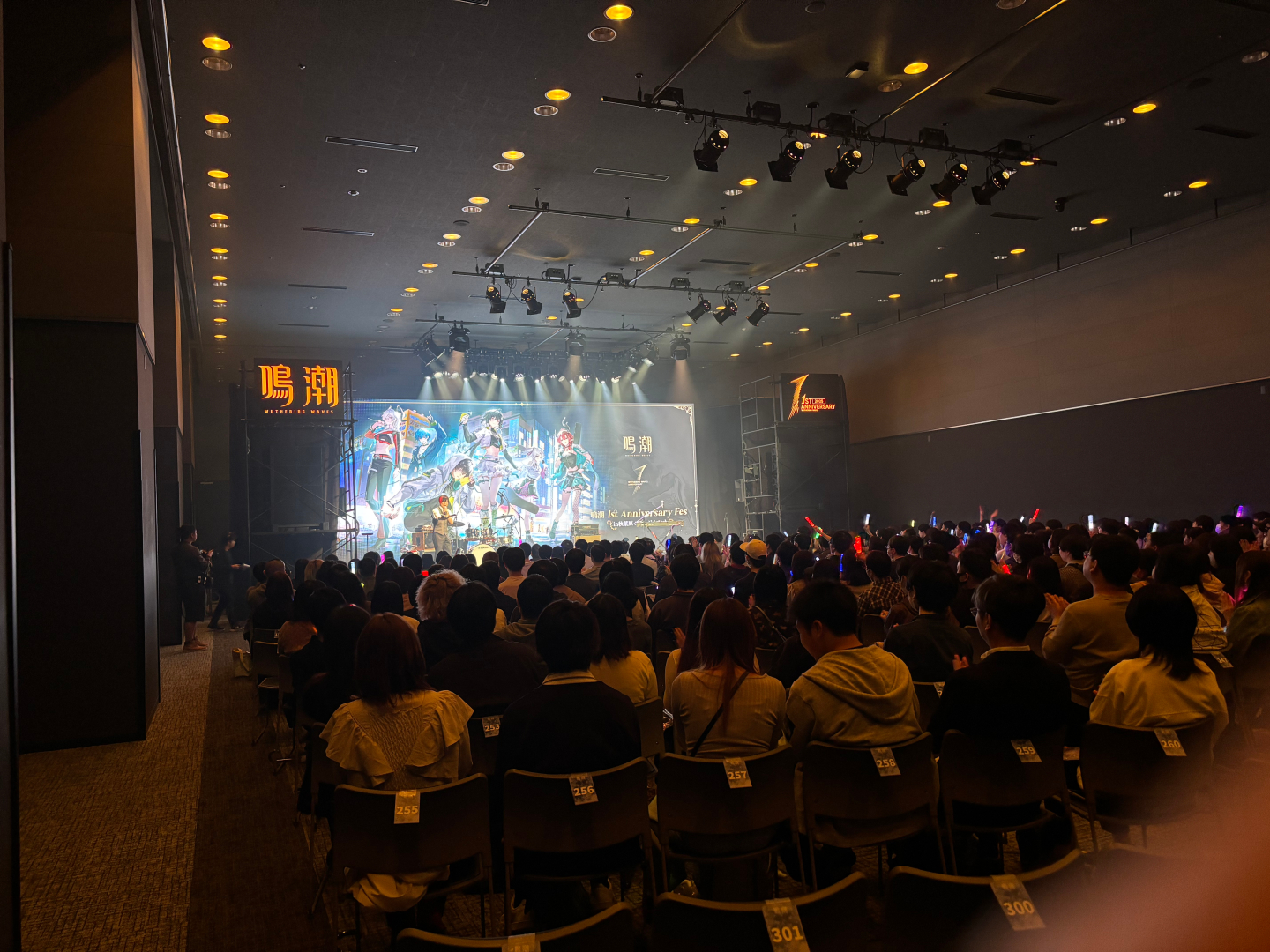地下のイベントスペースではライブが開催！