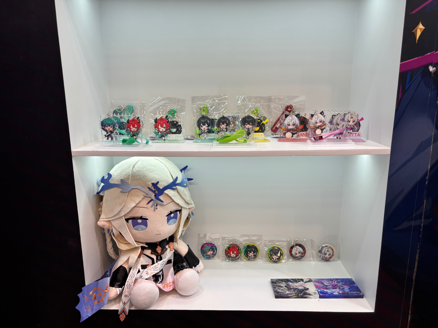 グッズや衣装など様々な展示も