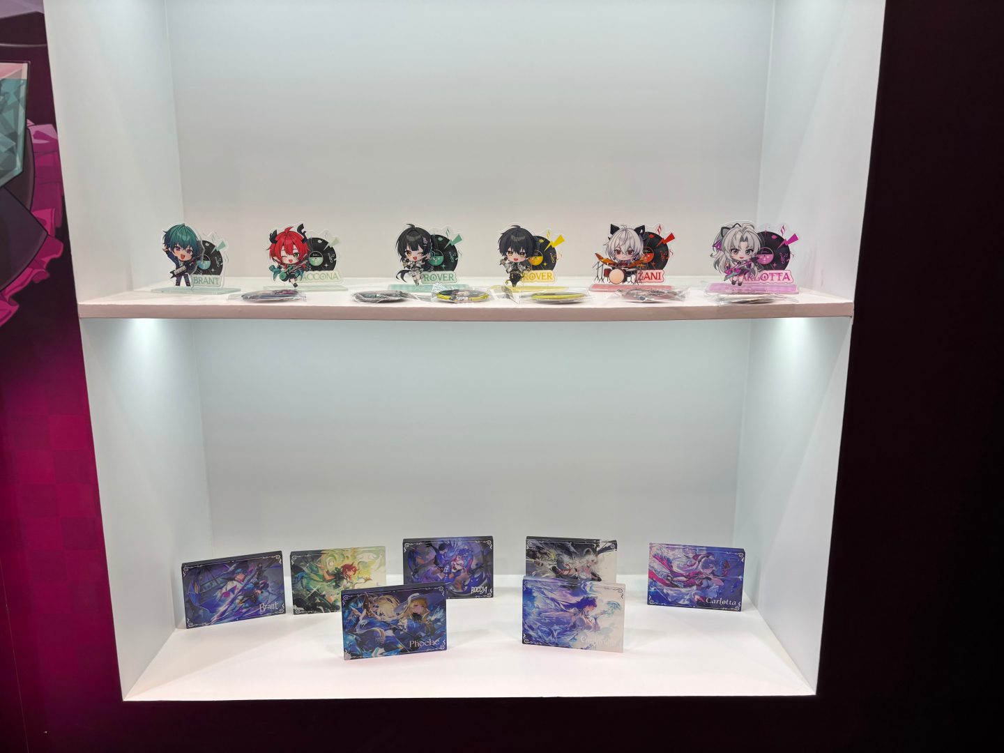 グッズや衣装など様々な展示も