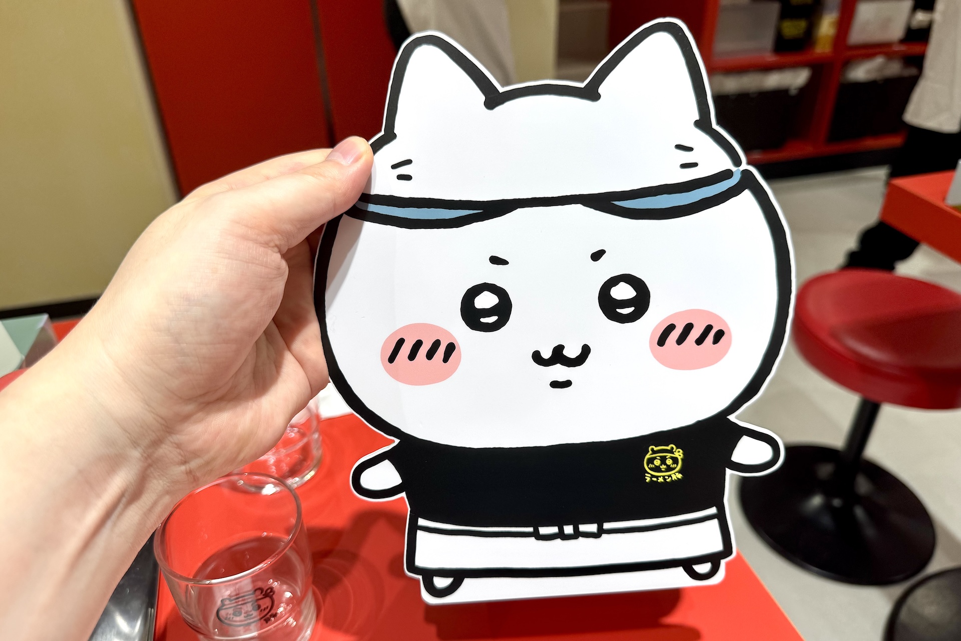 これは注文したメニューに応じて席に持ってきてもらえるPOP。これを目印に店員さんが出来上がったメニューを持ってきてくれるのだ。このPOPがかなりでかくて可愛い。なお、これは非売品で持ち帰りはできない