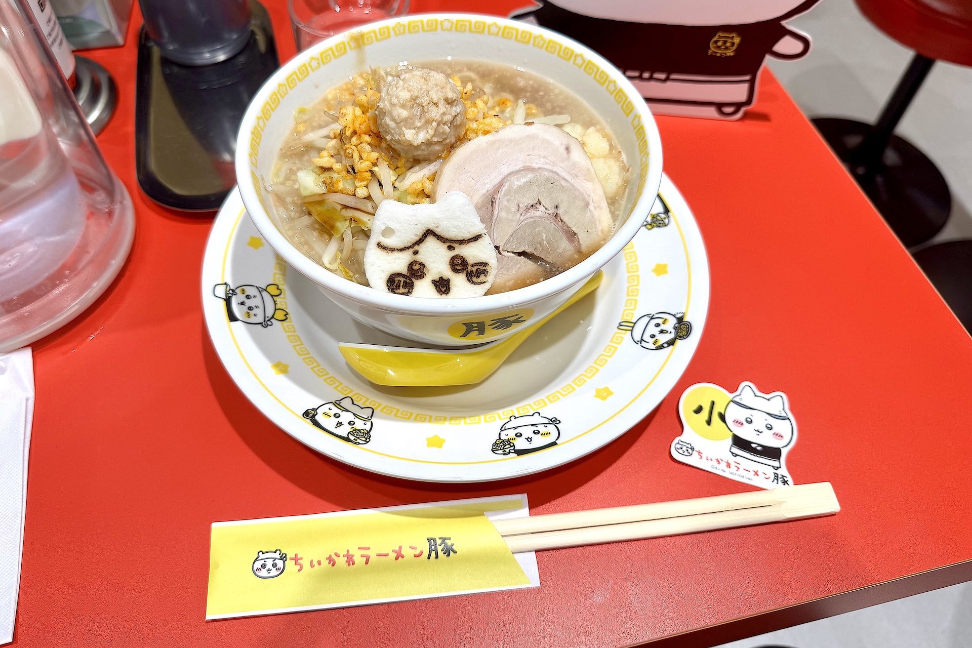 ついに着丼！ すごいボリュームだが、これで小サイズだ