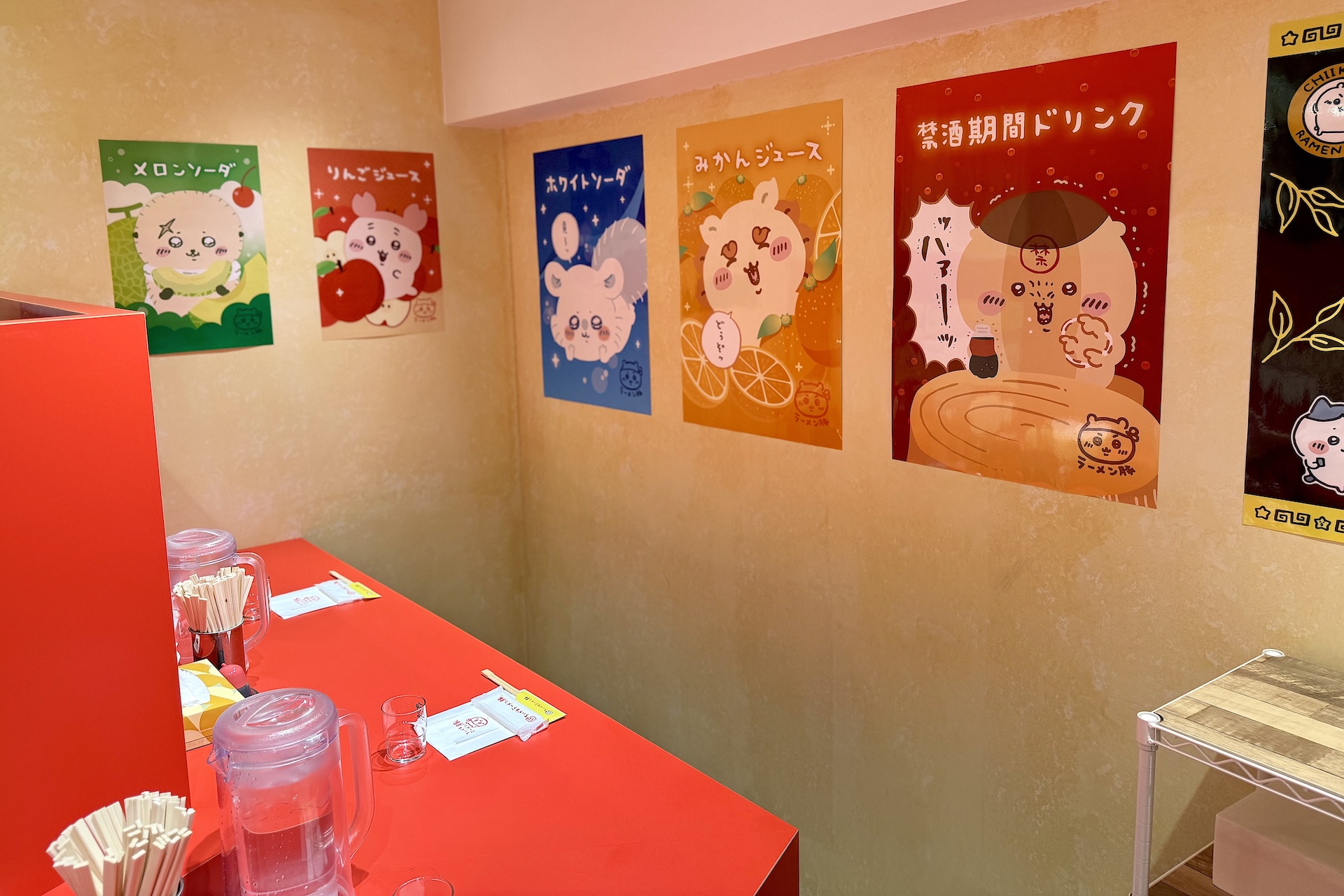 メニューを案内するポスターなどがいい感じ