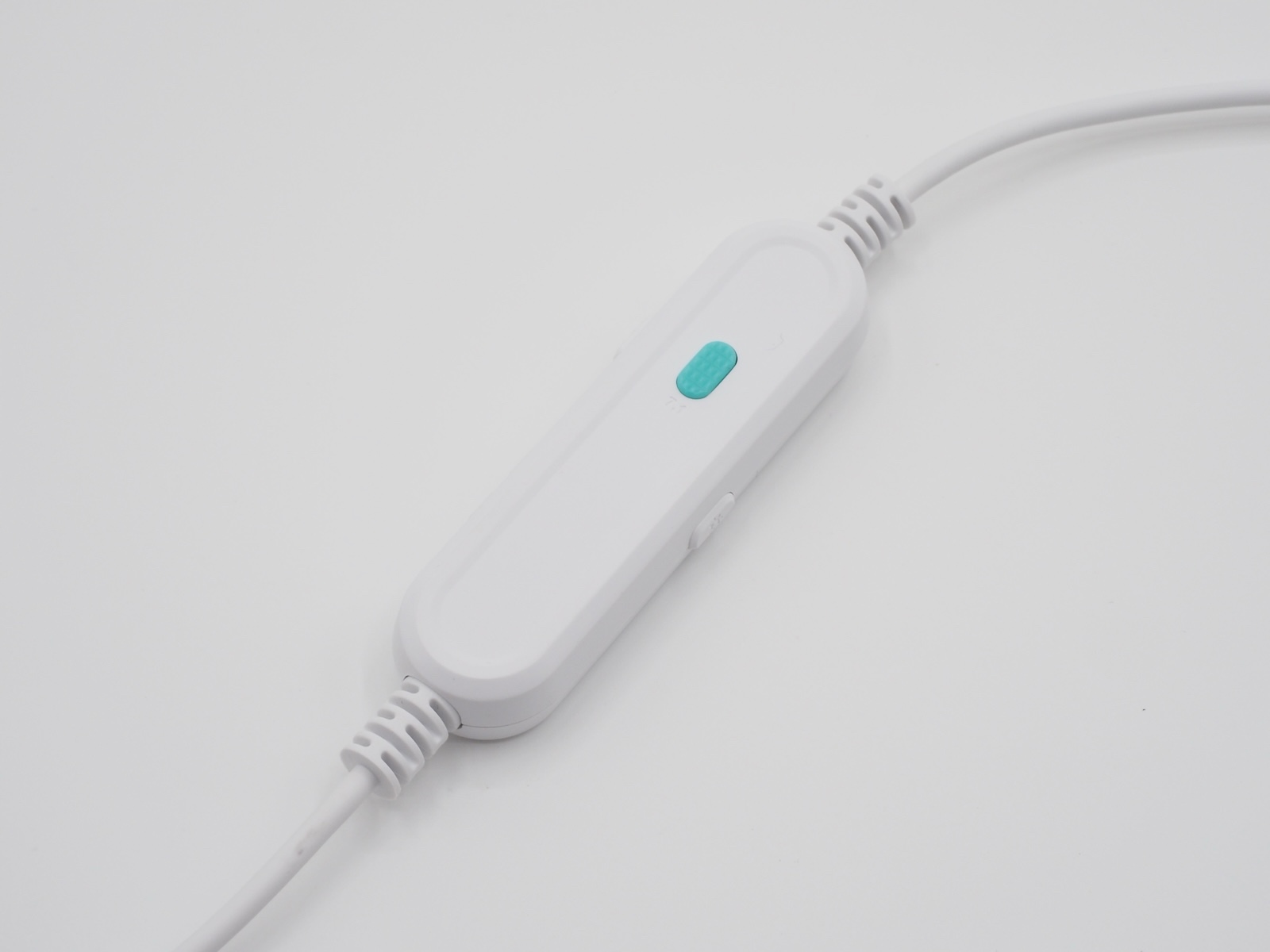 USBケーブルの途中にあるコントロールボタン