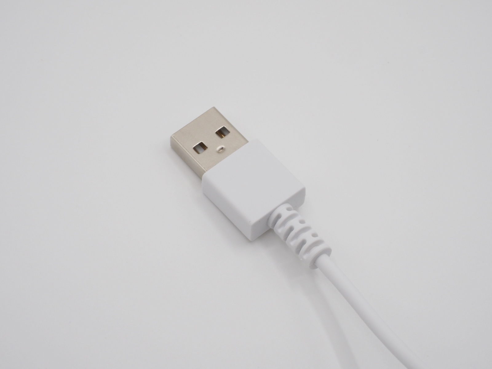 USB Type-Aによる有線接続のみだが、PS5/PS4/PCに対応している