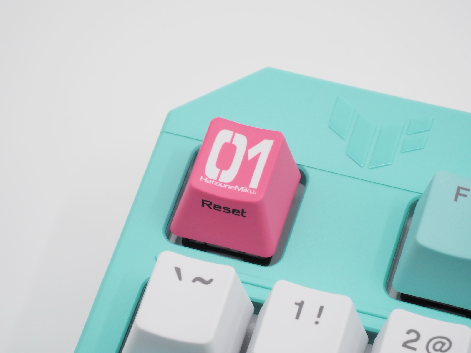 ESCキーには初音ミクのナンバリング「01」を刻印