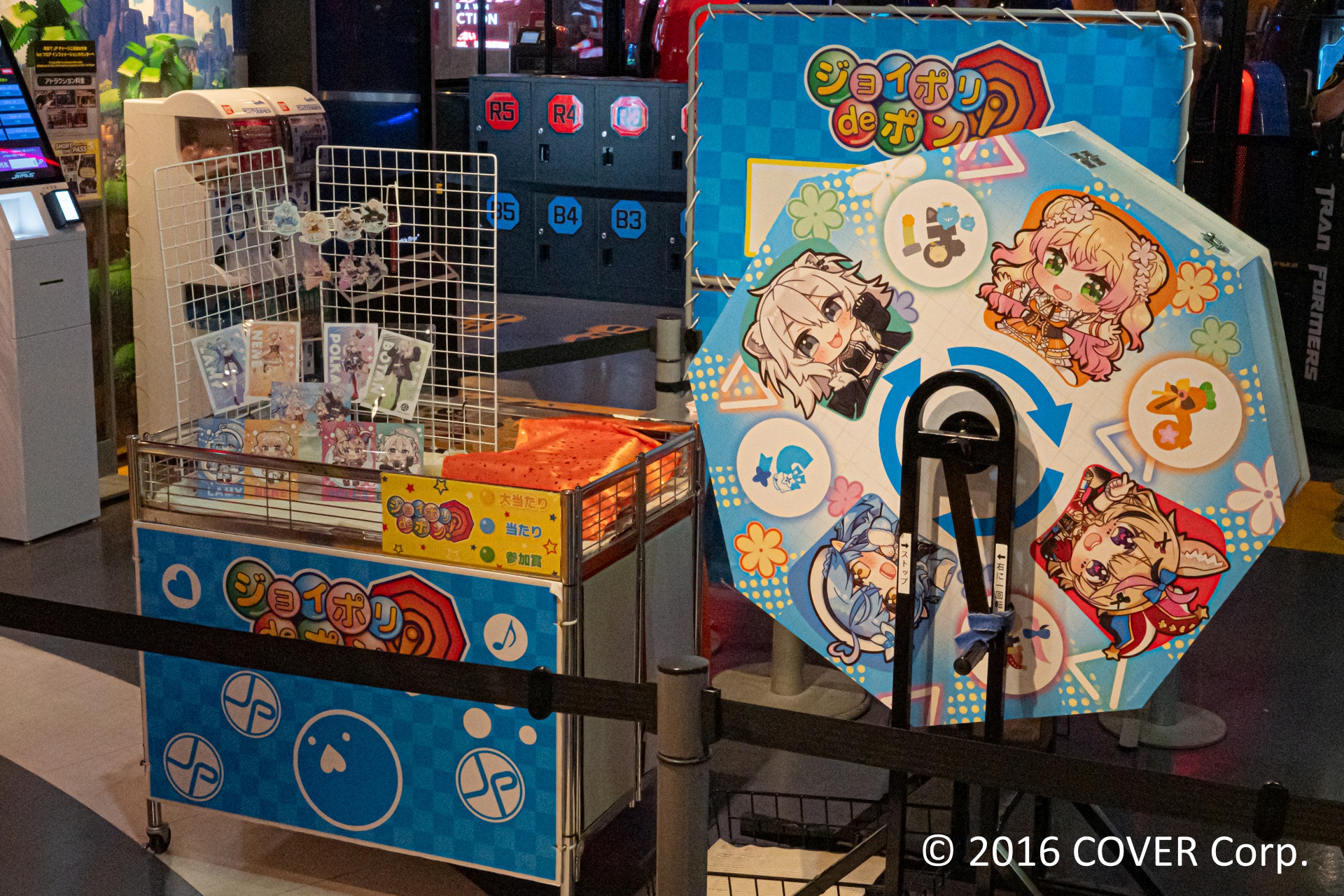 コラボメニューを注文できるカフェレストラン「Frame cafe」では、本イベント描き下ろしイラストでラッピングされたテーブルも用意されている。コラボメニューはもちろん、ぜひ思い思いのグッズとともに写真に収めてほしい。