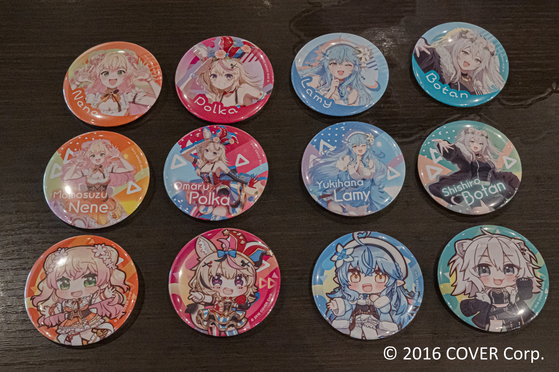 コラボメニューを注文できるカフェレストラン「Frame cafe」では、本イベント描き下ろしイラストでラッピングされたテーブルも用意されている。コラボメニューはもちろん、ぜひ思い思いのグッズとともに写真に収めてほしい。