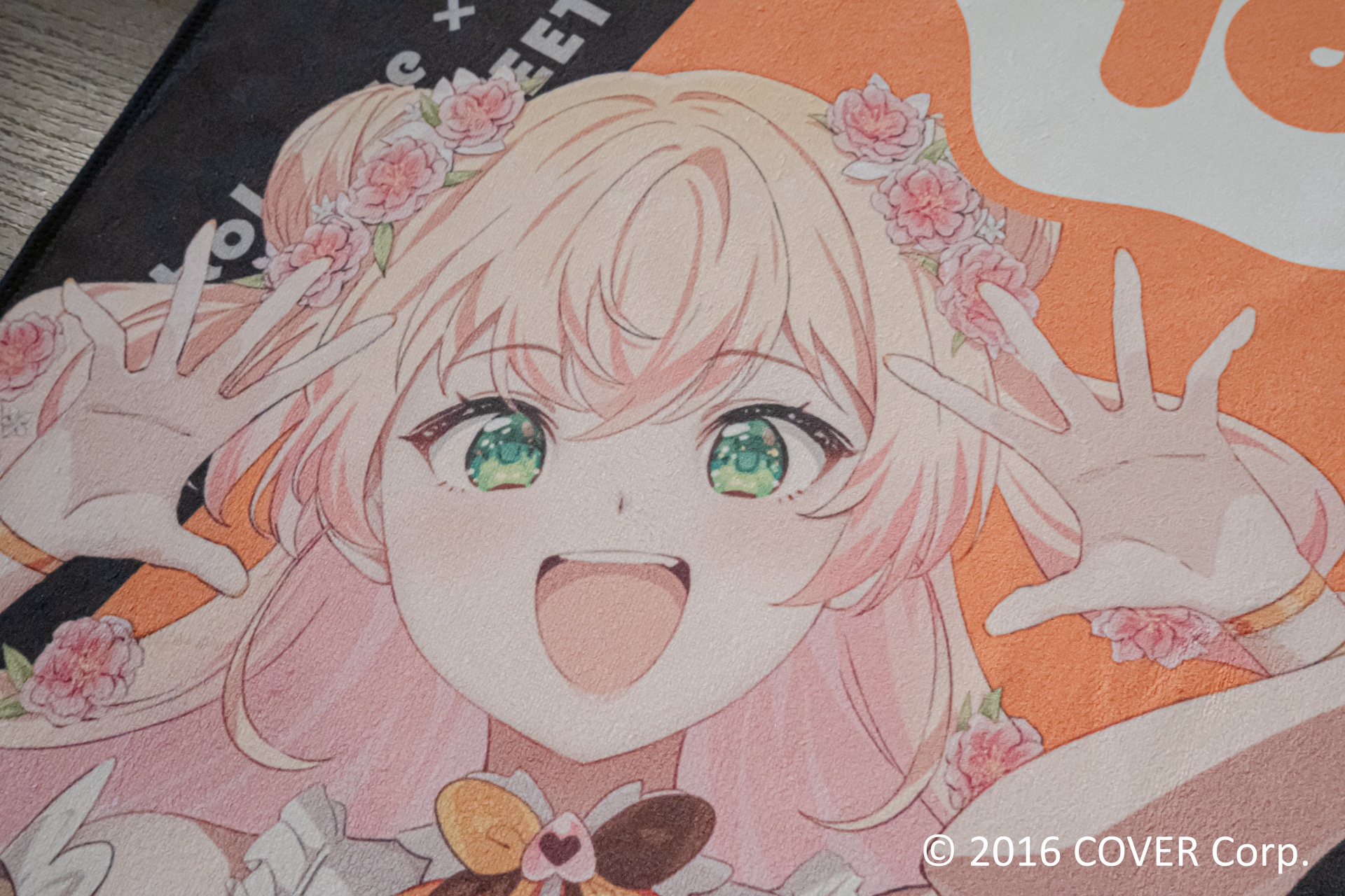 コラボメニューを注文できるカフェレストラン「Frame cafe」では、本イベント描き下ろしイラストでラッピングされたテーブルも用意されている。コラボメニューはもちろん、ぜひ思い思いのグッズとともに写真に収めてほしい。