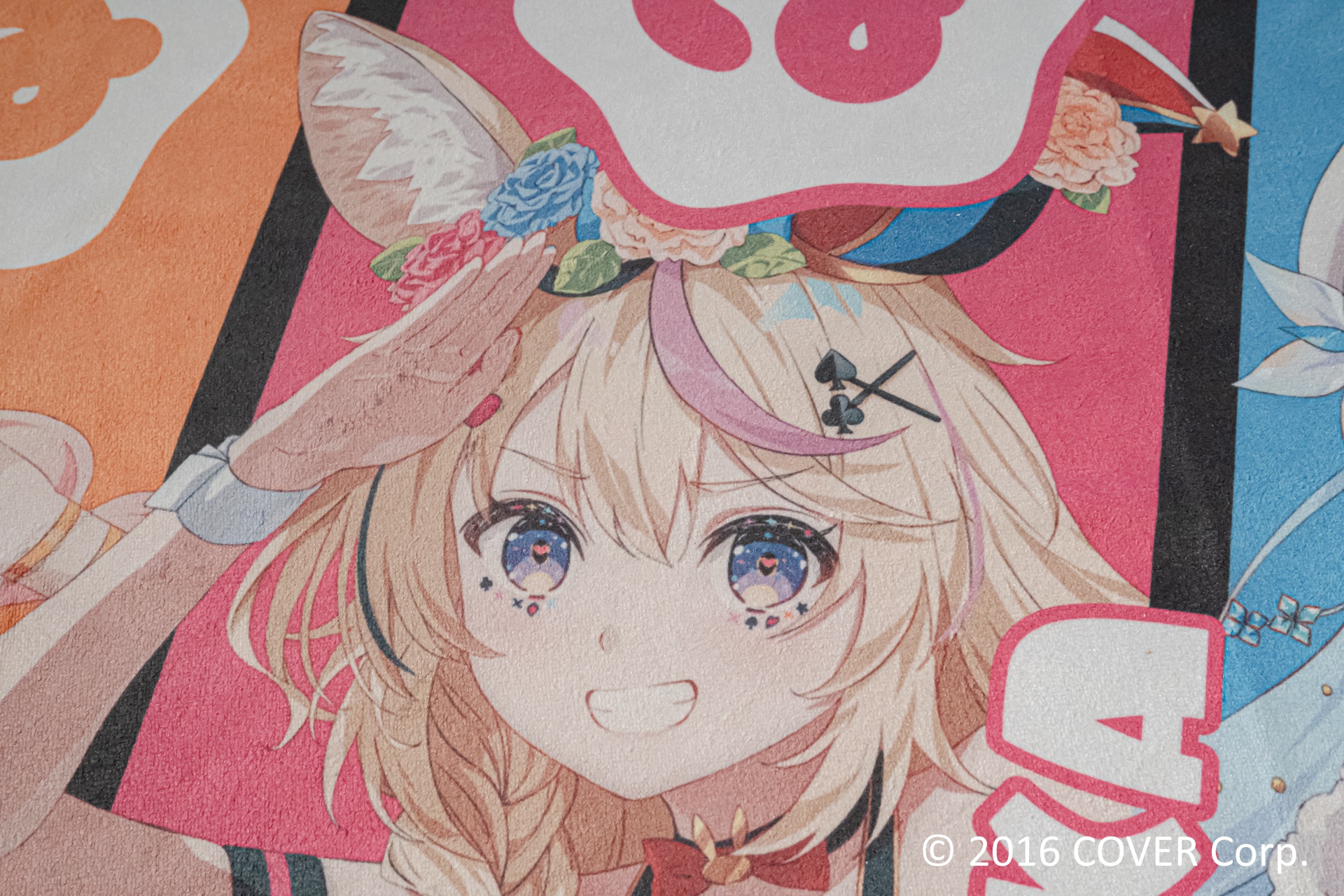 コラボメニューを注文できるカフェレストラン「Frame cafe」では、本イベント描き下ろしイラストでラッピングされたテーブルも用意されている。コラボメニューはもちろん、ぜひ思い思いのグッズとともに写真に収めてほしい。