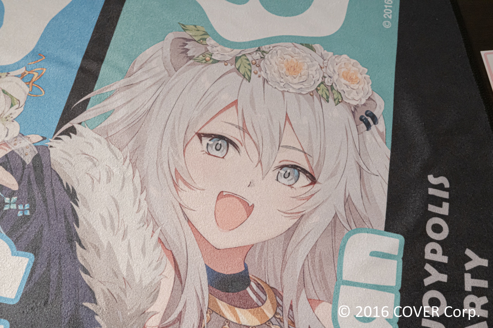 コラボメニューを注文できるカフェレストラン「Frame cafe」では、本イベント描き下ろしイラストでラッピングされたテーブルも用意されている。コラボメニューはもちろん、ぜひ思い思いのグッズとともに写真に収めてほしい。