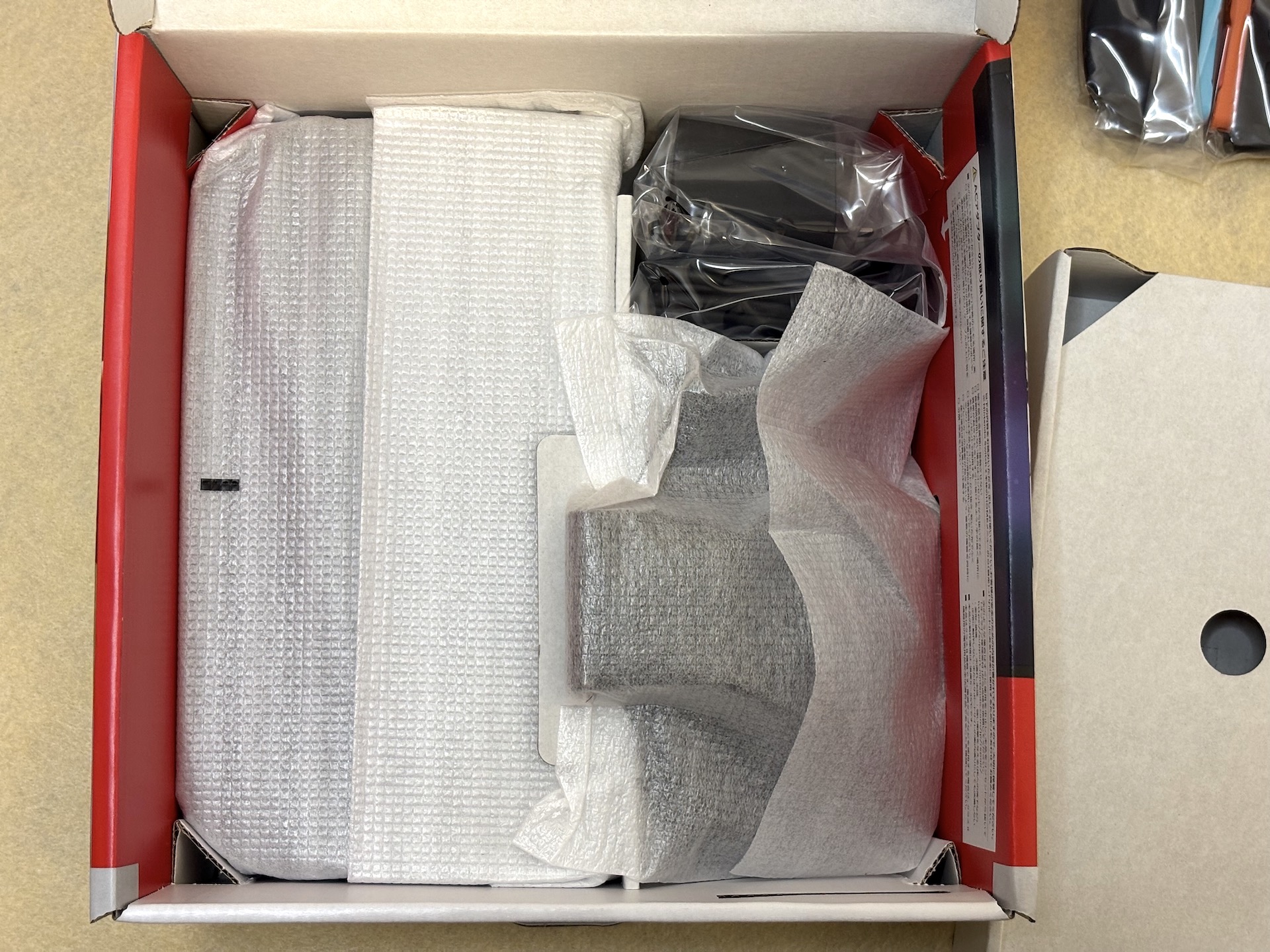 小さな箱にきれいに収まっている