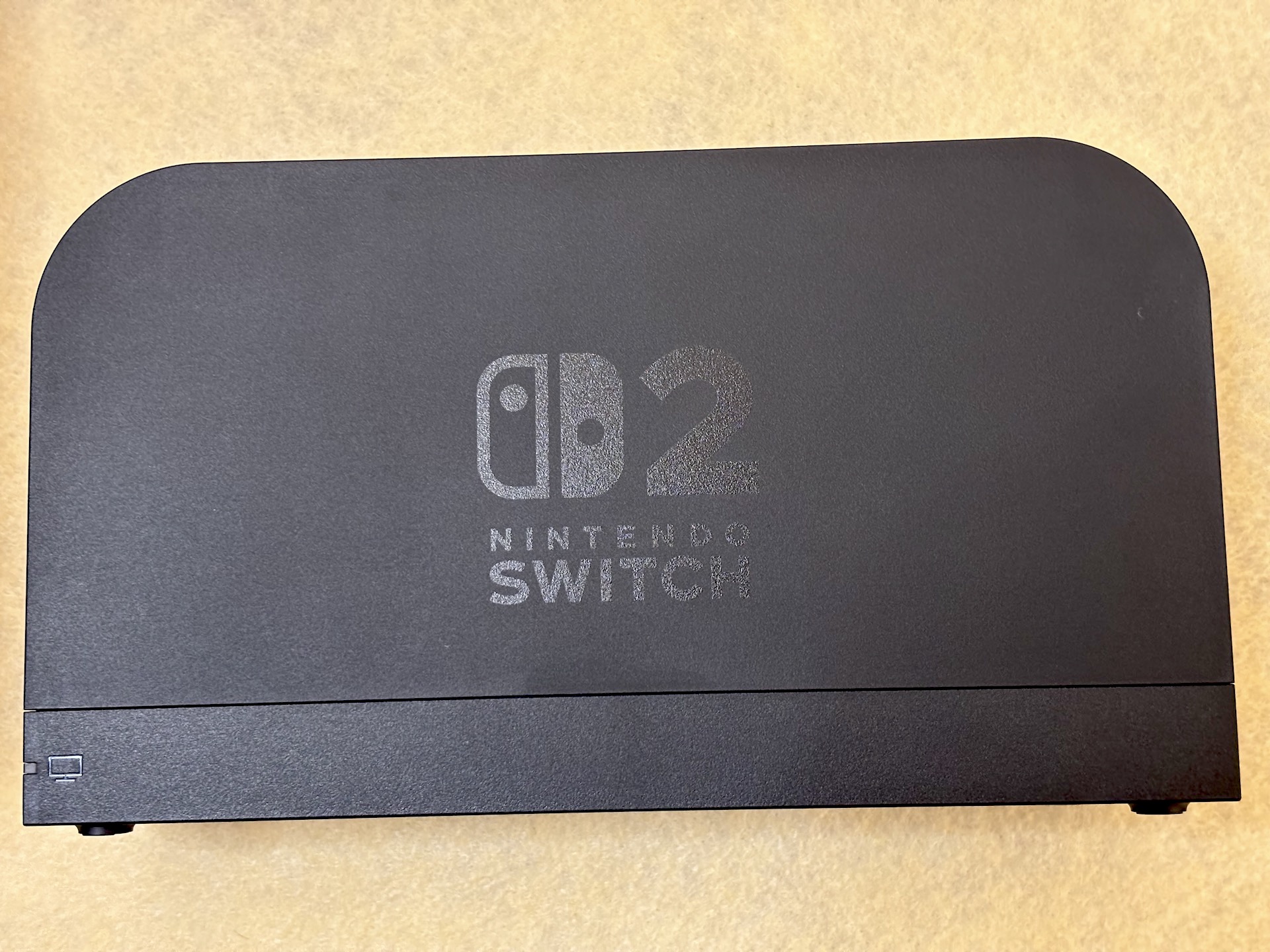 ドック。これに本体をドッキングすれば、テレビモードで遊ぶことができる