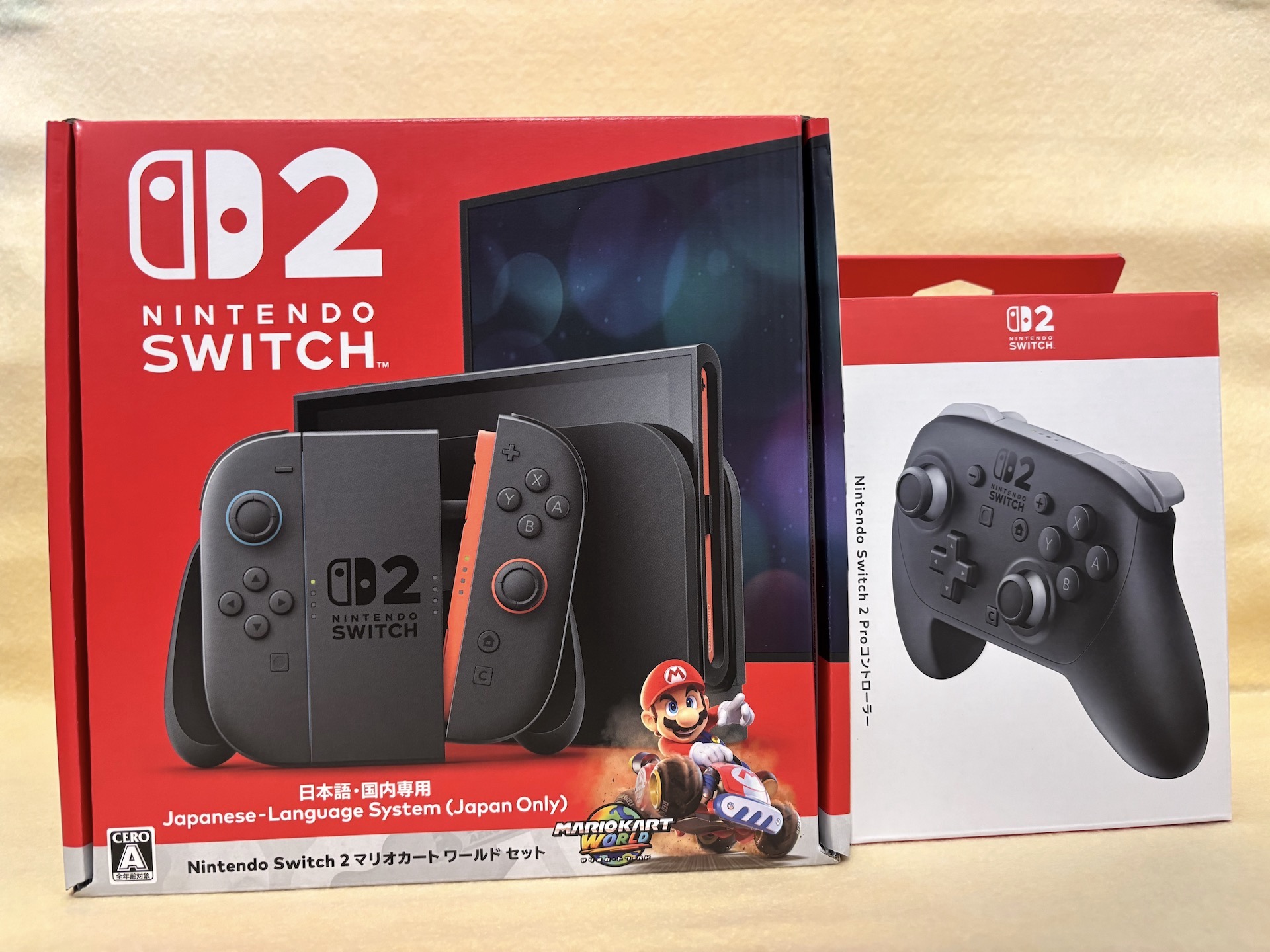 プロコン2とならべてみると、こんな感じの大きさ。意外と小さいと感じるが、中身はそれなりに重い